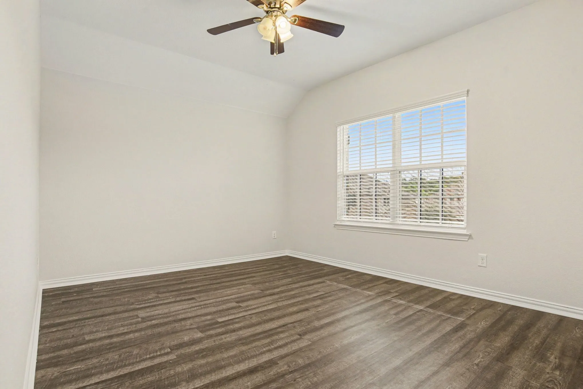 Single Family Residence For Sale in Collin County , 2402 Ray Roberts Drive, Wylie, Texas 75098, 5 Bedroom, 4 Bathroom, 2 Garage spaces, 3,709 Sqft, built in 2019, mls#21280768, Real Estate Agent in Wylie, Homes For Sale in Collin county, Homes For Sale in Wylie, Realtor in Wylie Texas, Real Estate Brokerage Independent Realty Texas, Luminita Cordes Realtor