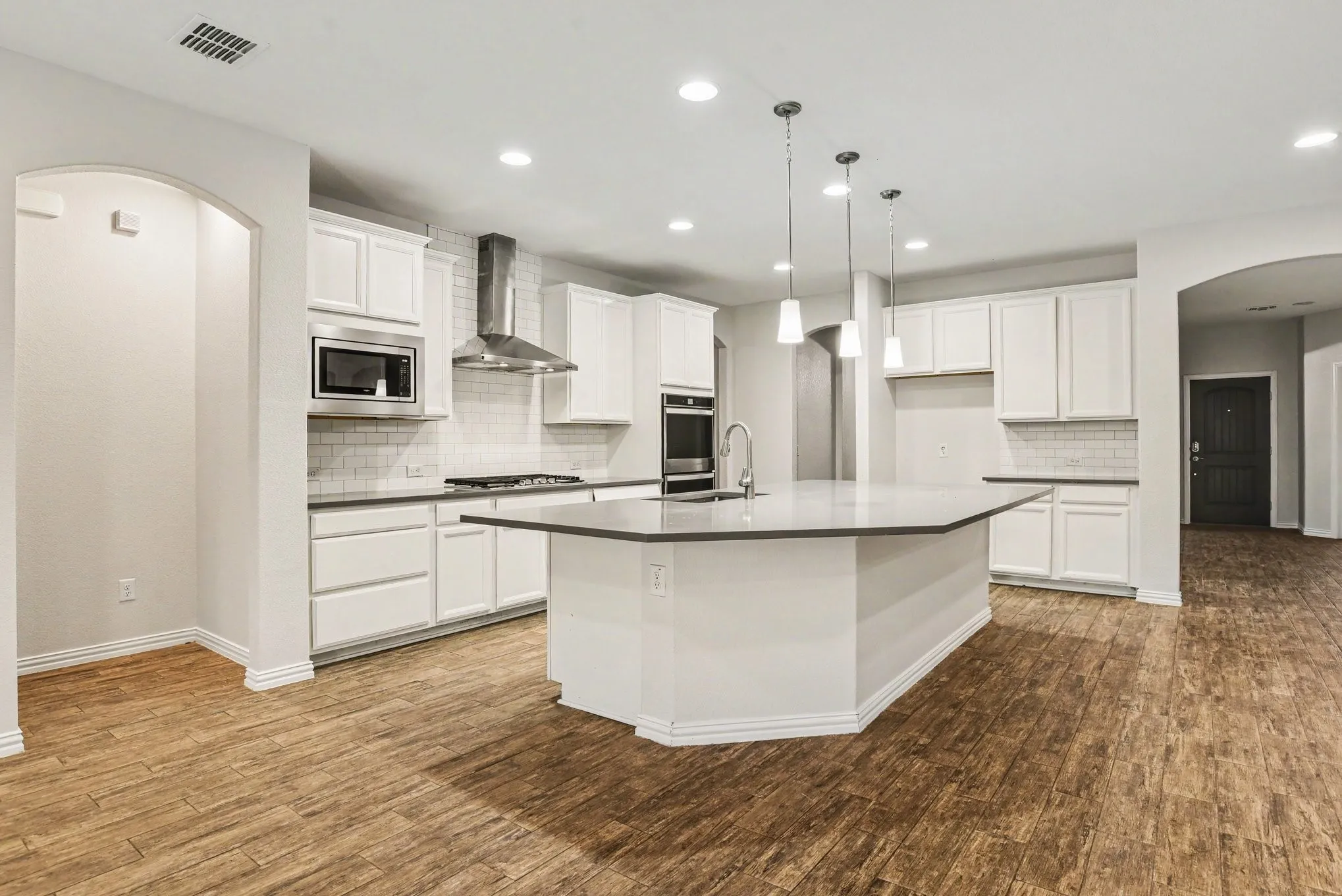 Single Family Residence For Sale in Collin County , 2402 Ray Roberts Drive, Wylie, Texas 75098, 5 Bedroom, 4 Bathroom, 2 Garage spaces, 3,709 Sqft, built in 2019, mls#21280768, Real Estate Agent in Wylie, Homes For Sale in Collin county, Homes For Sale in Wylie, Realtor in Wylie Texas, Real Estate Brokerage Independent Realty Texas, Luminita Cordes Realtor
