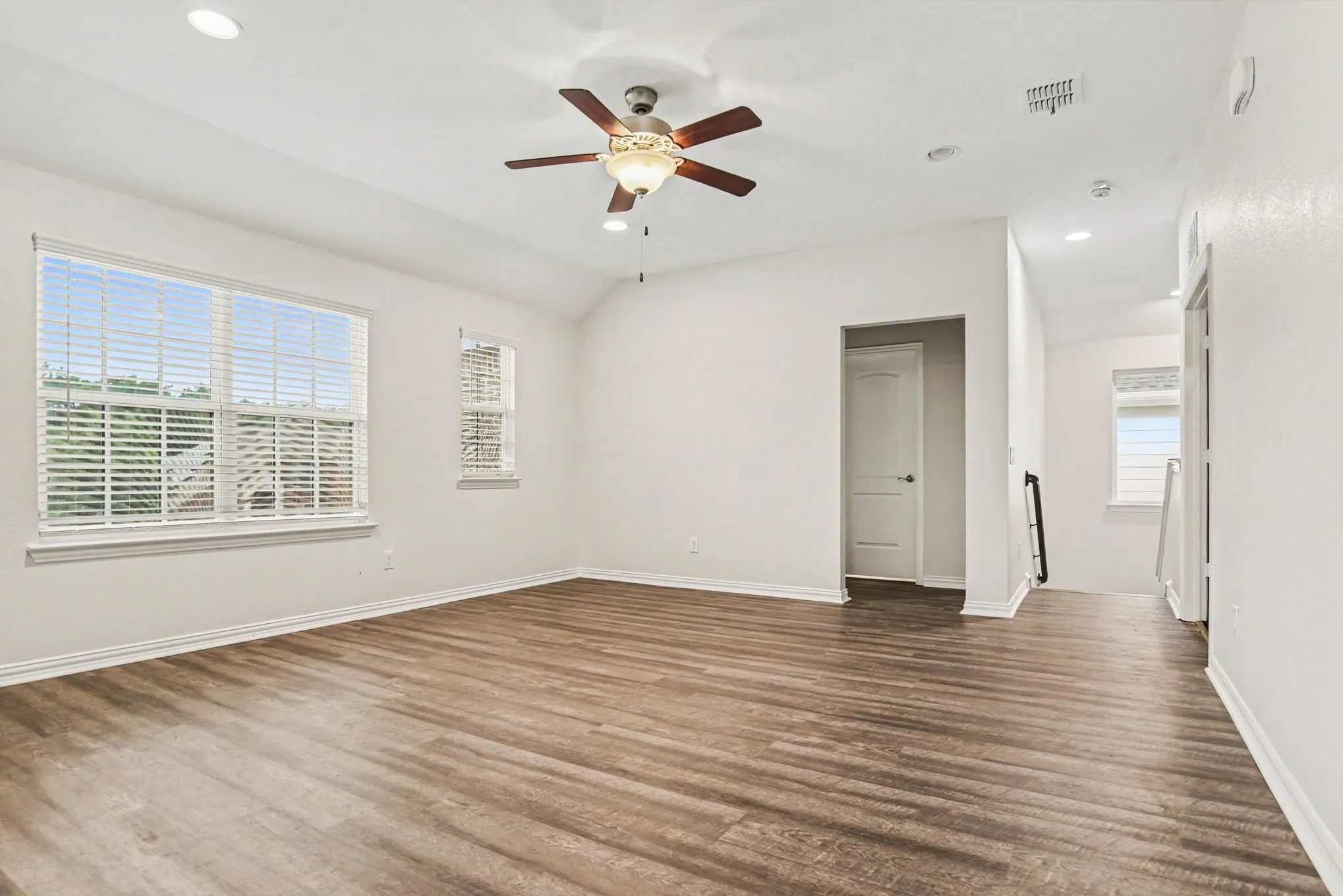 Single Family Residence For Sale in Collin County , 2402 Ray Roberts Drive, Wylie, Texas 75098, 5 Bedroom, 4 Bathroom, 2 Garage spaces, 3,709 Sqft, built in 2019, mls#21280768, Real Estate Agent in Wylie, Homes For Sale in Collin county, Homes For Sale in Wylie, Realtor in Wylie Texas, Real Estate Brokerage Independent Realty Texas, Luminita Cordes Realtor