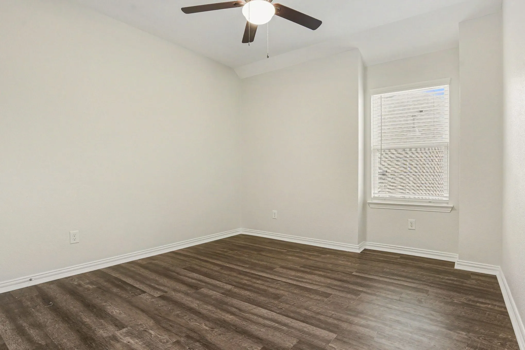 Single Family Residence For Sale in Collin County , 2402 Ray Roberts Drive, Wylie, Texas 75098, 5 Bedroom, 4 Bathroom, 2 Garage spaces, 3,709 Sqft, built in 2019, mls#21280768, Real Estate Agent in Wylie, Homes For Sale in Collin county, Homes For Sale in Wylie, Realtor in Wylie Texas, Real Estate Brokerage Independent Realty Texas, Luminita Cordes Realtor