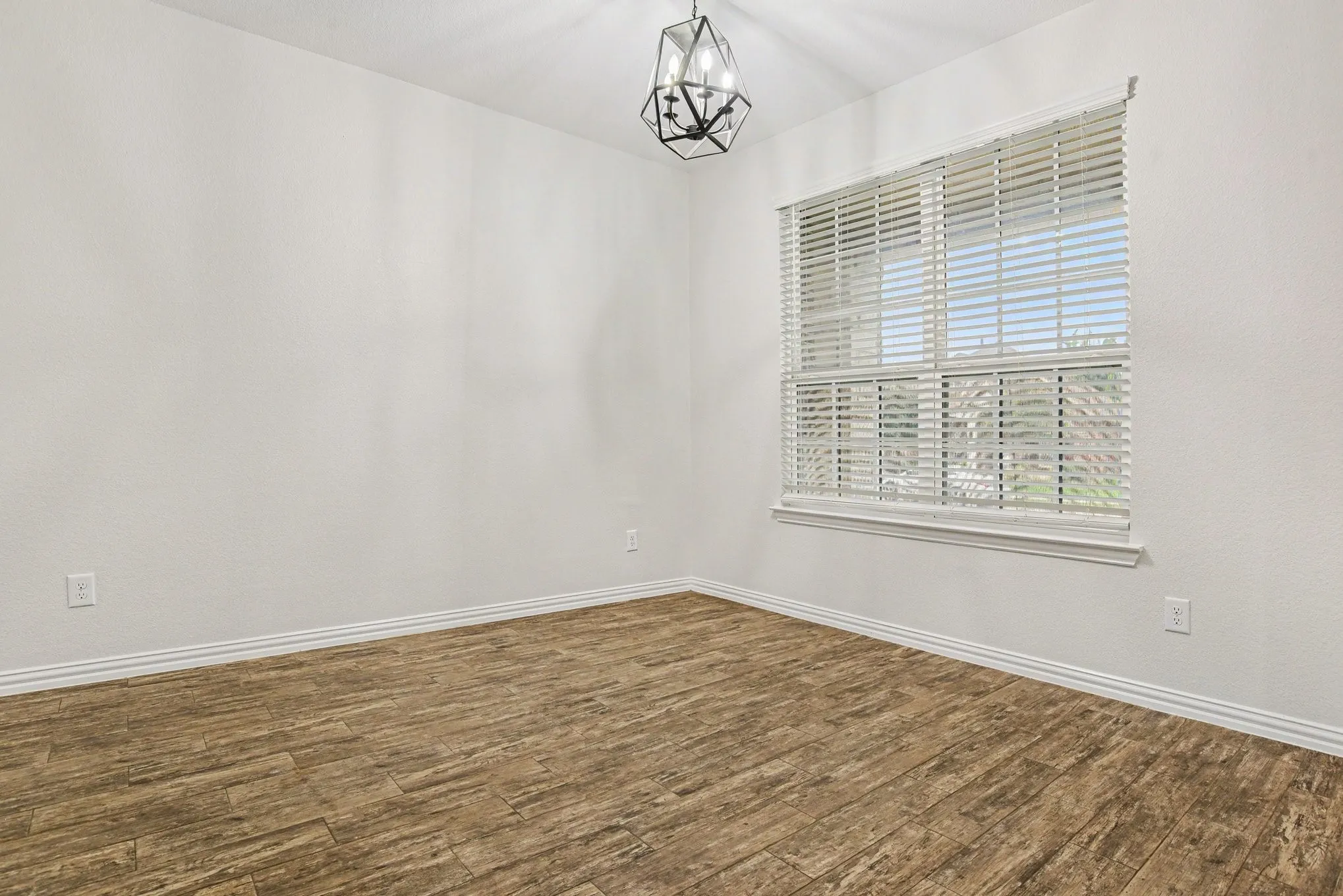 Single Family Residence For Sale in Collin County , 2402 Ray Roberts Drive, Wylie, Texas 75098, 5 Bedroom, 4 Bathroom, 2 Garage spaces, 3,709 Sqft, built in 2019, mls#21280768, Real Estate Agent in Wylie, Homes For Sale in Collin county, Homes For Sale in Wylie, Realtor in Wylie Texas, Real Estate Brokerage Independent Realty Texas, Luminita Cordes Realtor