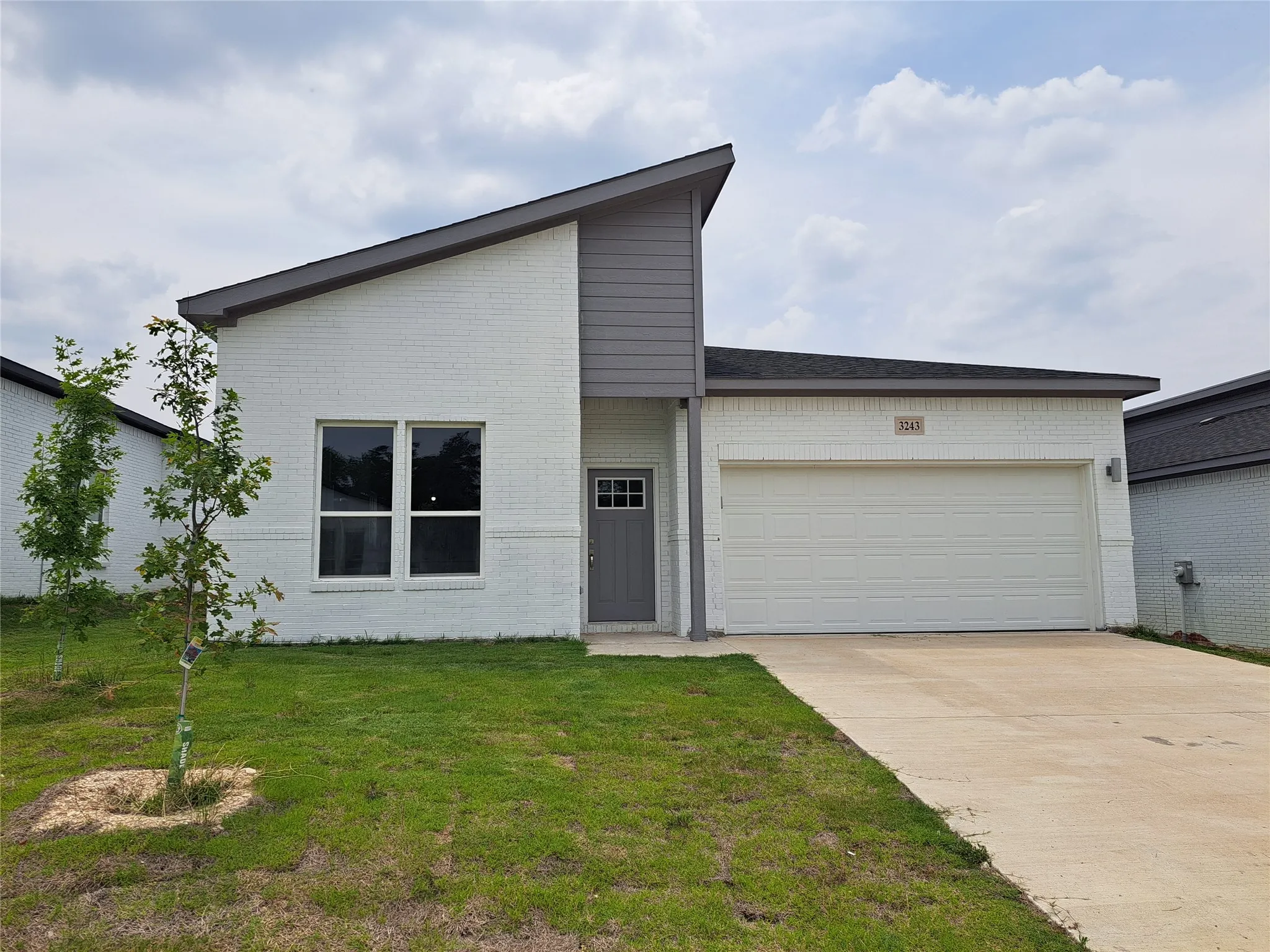 Single Family Residence For Rent in Dallas County , 3243 Noor Street, Dallas, Texas 75233, 4 Bedrooms, 2 Bathrooms, 2 Garage spaces, 1,535 Sqft, built in 2022, Price $2,400, mls#21281087, Real Estate Agent in Dallas, Homes For Rent in Dallas county, Homes For Rent in Dallas, Realtor in Dallas Texas, Real Estate Brokerage Independent Realty Texas, Luminita Cordes Realtor