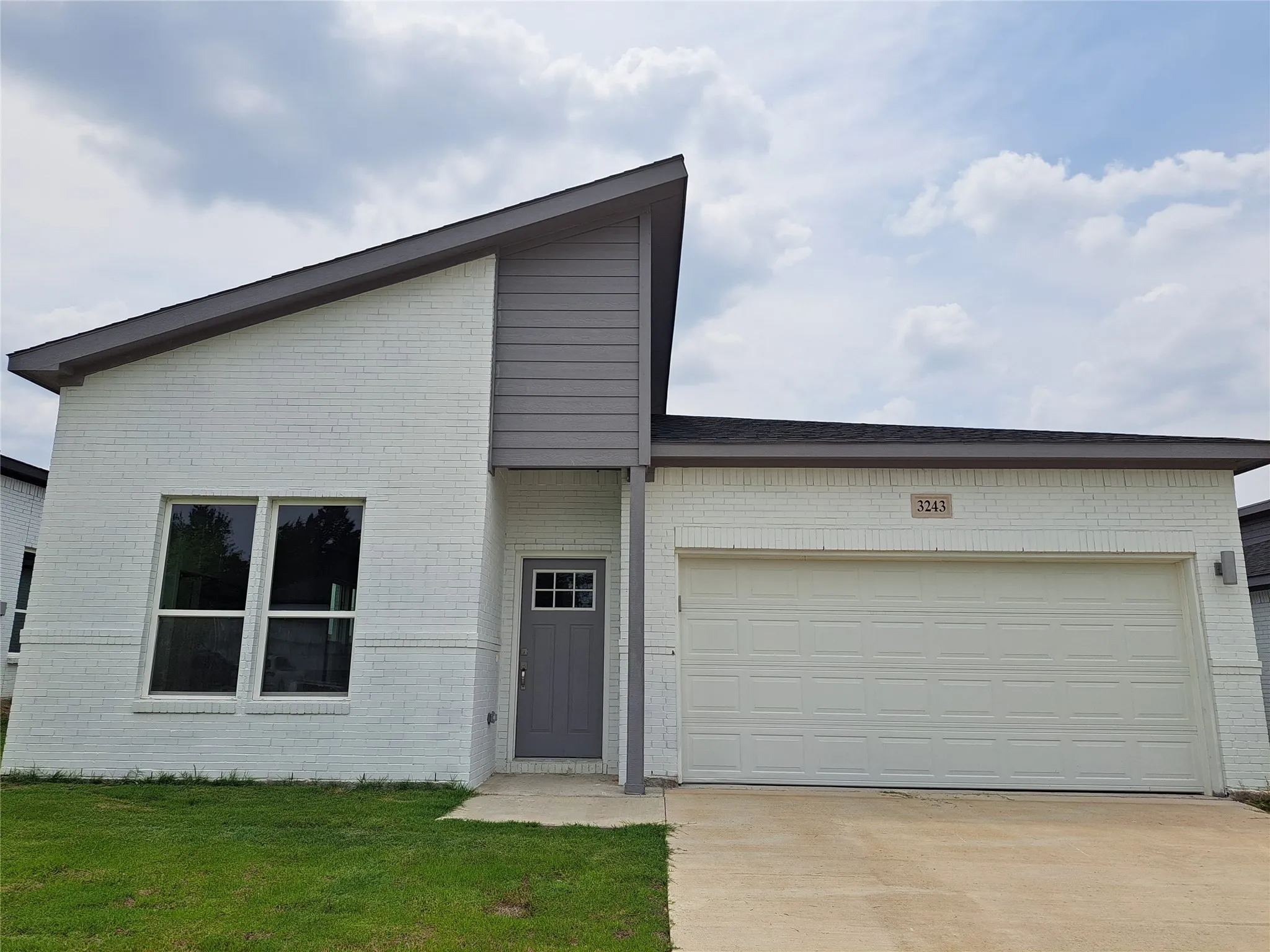 Single Family Residence For Rent in Dallas County , 3243 Noor Street, Dallas, Texas 75233, 4 Bedrooms, 2 Bathrooms, 2 Garage spaces, 1,535 Sqft, built in 2022, Price $2,400, mls#21281087, Real Estate Agent in Dallas, Homes For Rent in Dallas county, Homes For Rent in Dallas, Realtor in Dallas Texas, Real Estate Brokerage Independent Realty Texas, Luminita Cordes Realtor