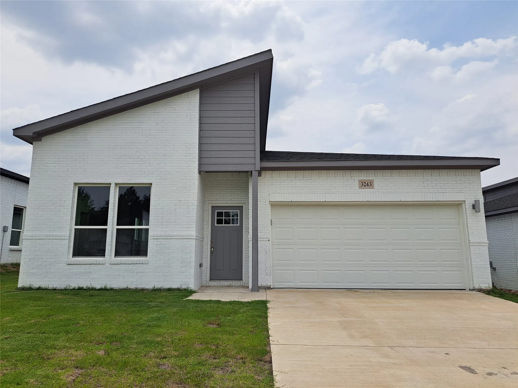 Single Family Residence For Rent in Dallas County , 3243 Noor Street, Dallas, Texas 75233, 4 Bedrooms, 2 Bathrooms, 2 Garage spaces, 1,535 Sqft, built in 2022, Price $2,400, mls#21281087, Real Estate Agent in Dallas, Homes For Rent in Dallas county, Homes For Rent in Dallas, Realtor in Dallas Texas, Real Estate Brokerage Independent Realty Texas, Luminita Cordes Realtor