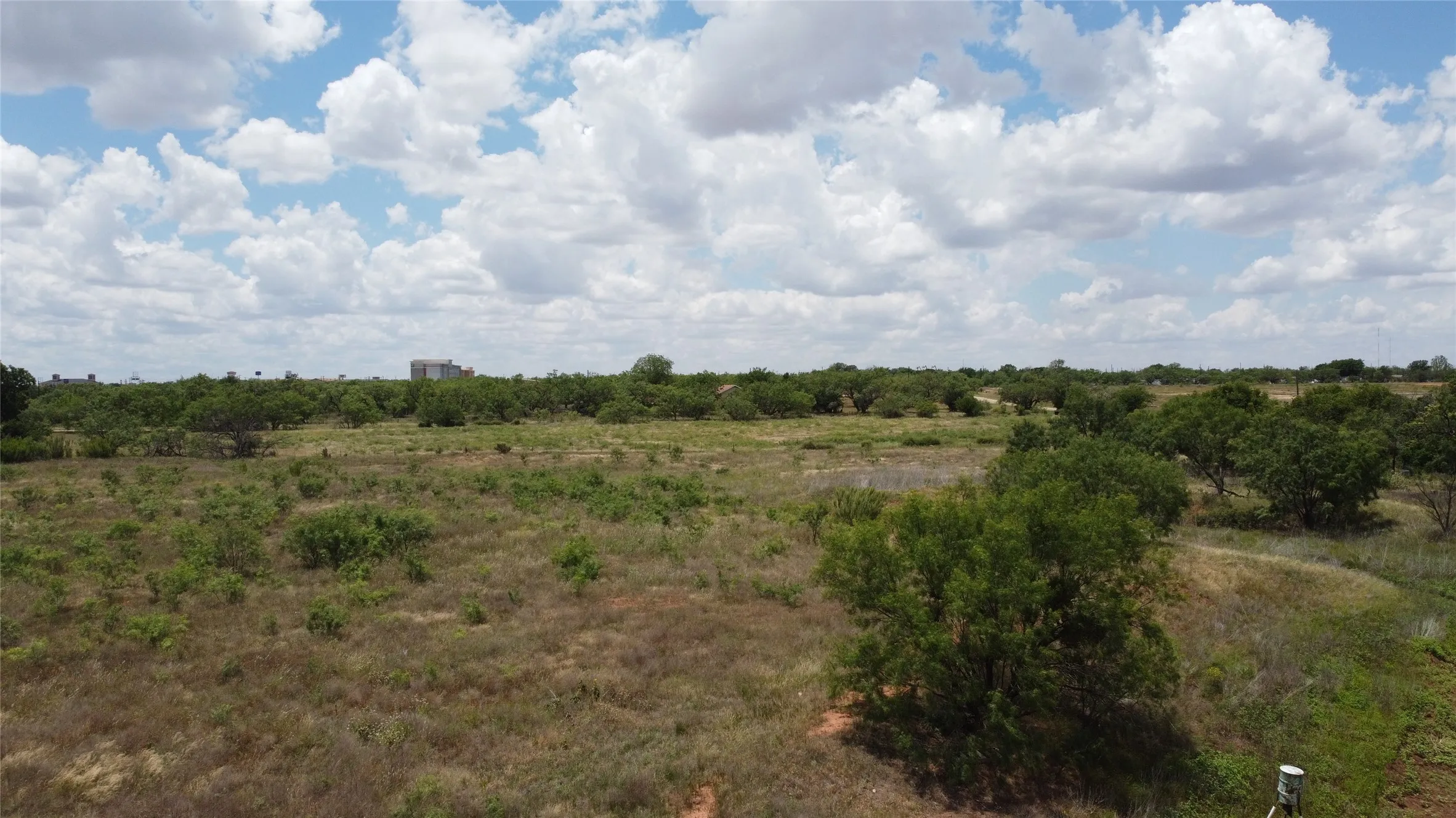 Single Family Residence For Sale in Taylor County , 3701 Caldwell Road, Abilene, Texas 79601, 3 Bedroom, 2 Bathroom, 2 Garage spaces, 2,255 Sqft, built in 1970, mls#21279094, Real Estate Agent in Abilene, Homes For Sale in Taylor county, Homes For Sale in Abilene, Realtor in Abilene Texas, Real Estate Brokerage Independent Realty Texas, Luminita Cordes Realtor