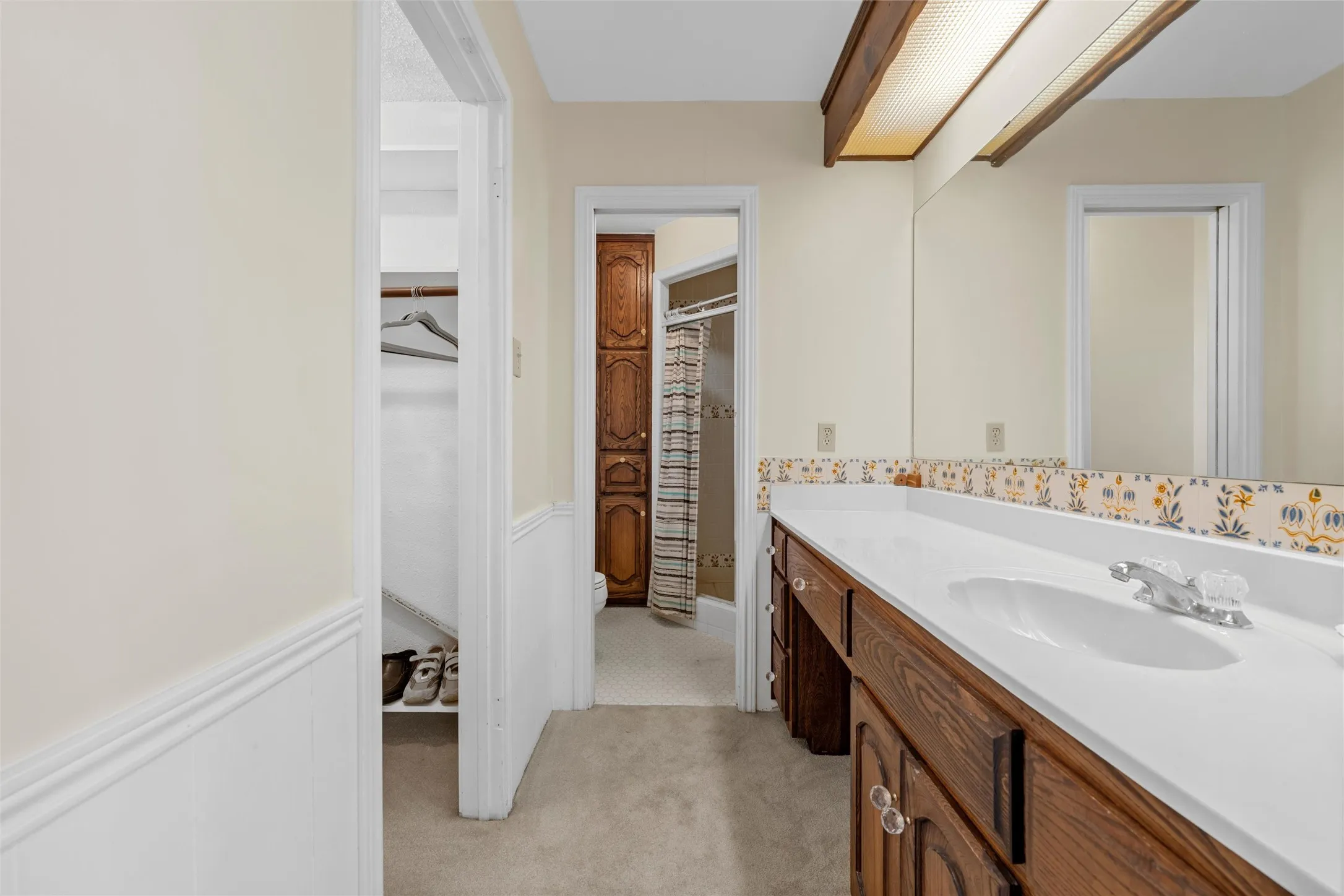 Single Family Residence For Sale in Falls County , 803 S Stallworth, Rosebud, Texas 76570, 3 Bedrooms, 3 Bathrooms, 2 Garage spaces, 2,106 Sqft, built in 1980, Price $450,000, mls#21280663, Real Estate Agent in Rosebud, Homes For Sale in Falls county, Homes For Sale in Rosebud, Realtor in Rosebud Texas, Real Estate Brokerage Independent Realty Texas, Luminita Cordes Realtor
