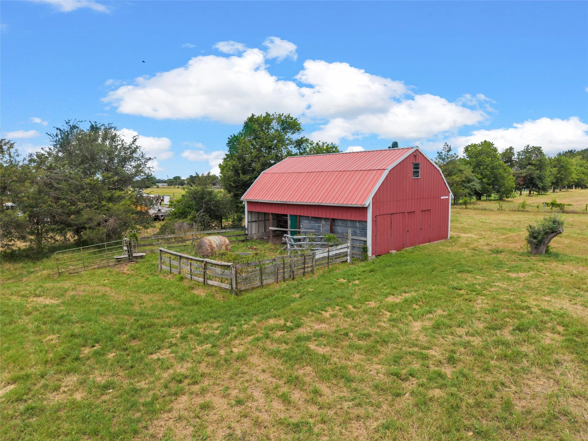 Single Family Residence For Sale in Falls County , 803 S Stallworth, Rosebud, Texas 76570, 3 Bedrooms, 3 Bathrooms, 2 Garage spaces, 2,106 Sqft, built in 1980, Price $450,000, mls#21280663, Real Estate Agent in Rosebud, Homes For Sale in Falls county, Homes For Sale in Rosebud, Realtor in Rosebud Texas, Real Estate Brokerage Independent Realty Texas, Luminita Cordes Realtor