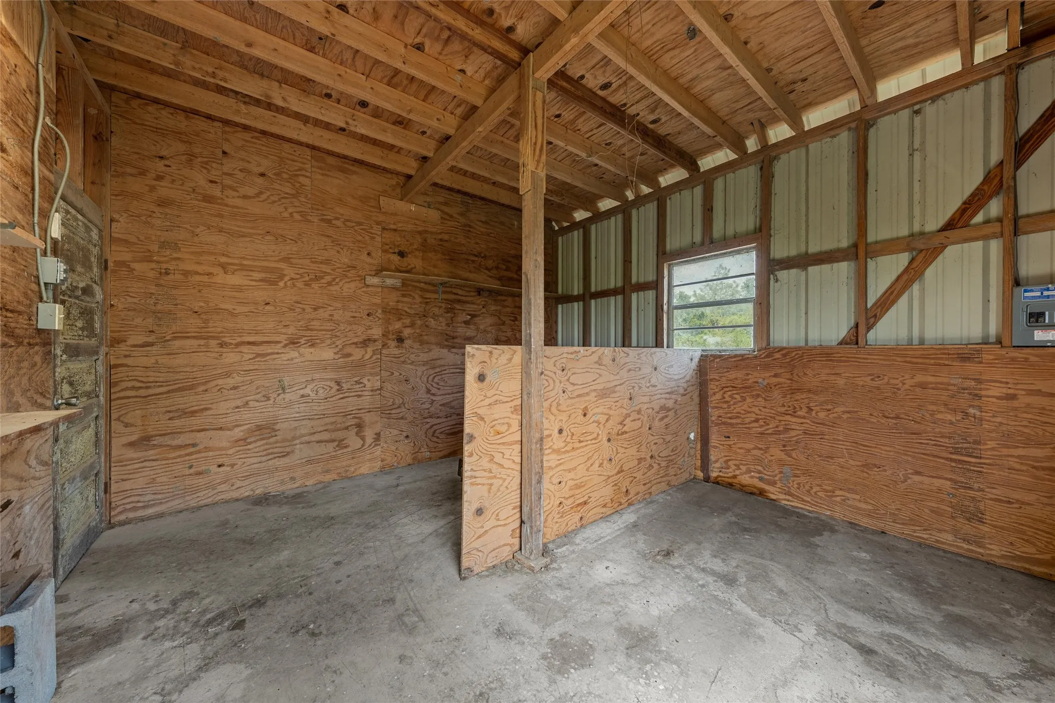 Single Family Residence For Sale in Falls County , 803 S Stallworth, Rosebud, Texas 76570, 3 Bedrooms, 3 Bathrooms, 2 Garage spaces, 2,106 Sqft, built in 1980, Price $450,000, mls#21280663, Real Estate Agent in Rosebud, Homes For Sale in Falls county, Homes For Sale in Rosebud, Realtor in Rosebud Texas, Real Estate Brokerage Independent Realty Texas, Luminita Cordes Realtor