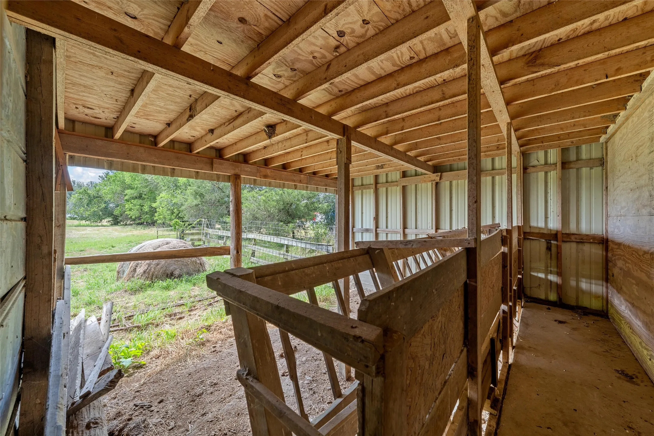 Single Family Residence For Sale in Falls County , 803 S Stallworth, Rosebud, Texas 76570, 3 Bedrooms, 3 Bathrooms, 2 Garage spaces, 2,106 Sqft, built in 1980, Price $450,000, mls#21280663, Real Estate Agent in Rosebud, Homes For Sale in Falls county, Homes For Sale in Rosebud, Realtor in Rosebud Texas, Real Estate Brokerage Independent Realty Texas, Luminita Cordes Realtor