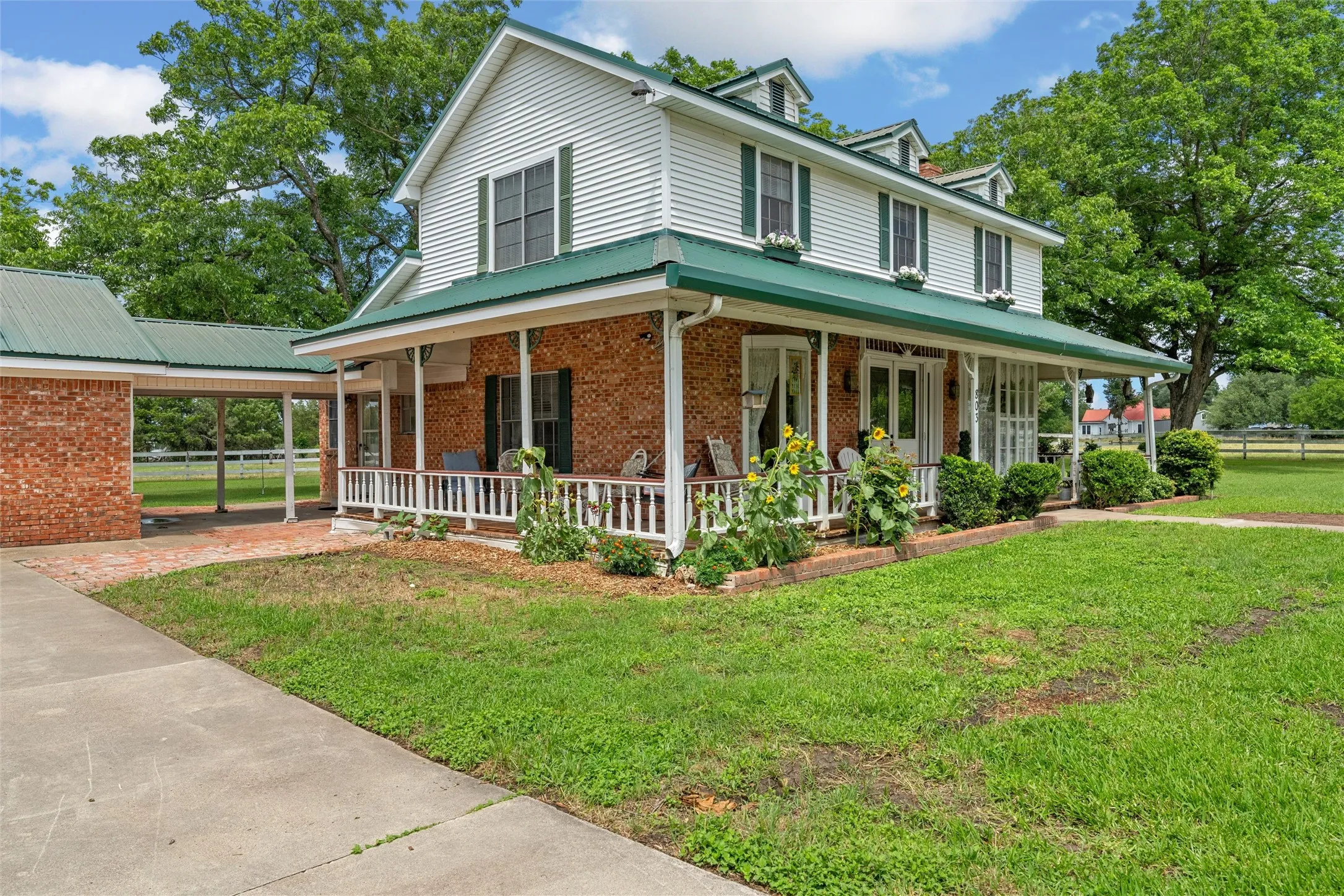 Single Family Residence For Sale in Falls County , 803 S Stallworth, Rosebud, Texas 76570, 3 Bedrooms, 3 Bathrooms, 2 Garage spaces, 2,106 Sqft, built in 1980, Price $450,000, mls#21280663, Real Estate Agent in Rosebud, Homes For Sale in Falls county, Homes For Sale in Rosebud, Realtor in Rosebud Texas, Real Estate Brokerage Independent Realty Texas, Luminita Cordes Realtor