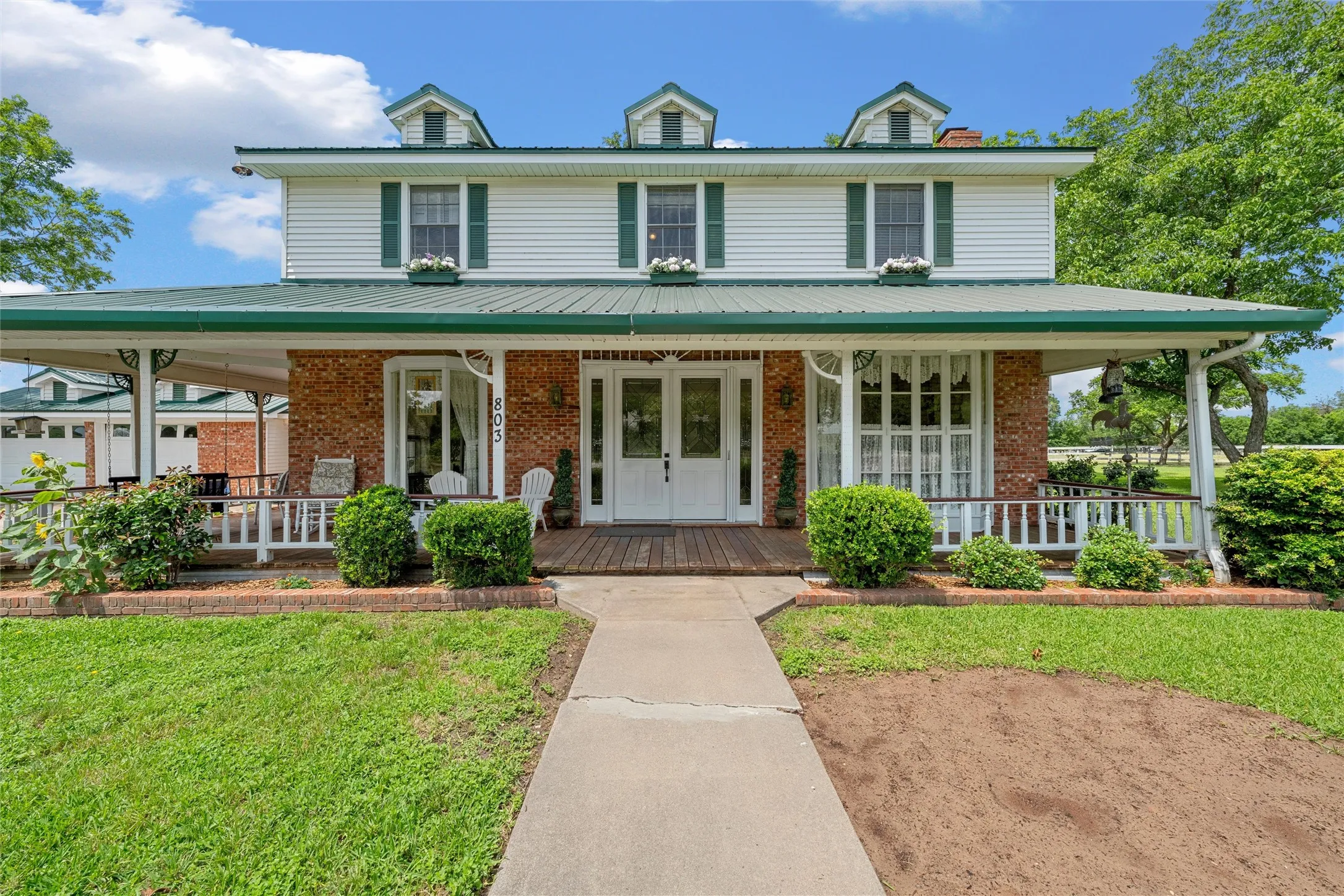 Single Family Residence For Sale in Falls County , 803 S Stallworth, Rosebud, Texas 76570, 3 Bedrooms, 3 Bathrooms, 2 Garage spaces, 2,106 Sqft, built in 1980, Price $450,000, mls#21280663, Real Estate Agent in Rosebud, Homes For Sale in Falls county, Homes For Sale in Rosebud, Realtor in Rosebud Texas, Real Estate Brokerage Independent Realty Texas, Luminita Cordes Realtor