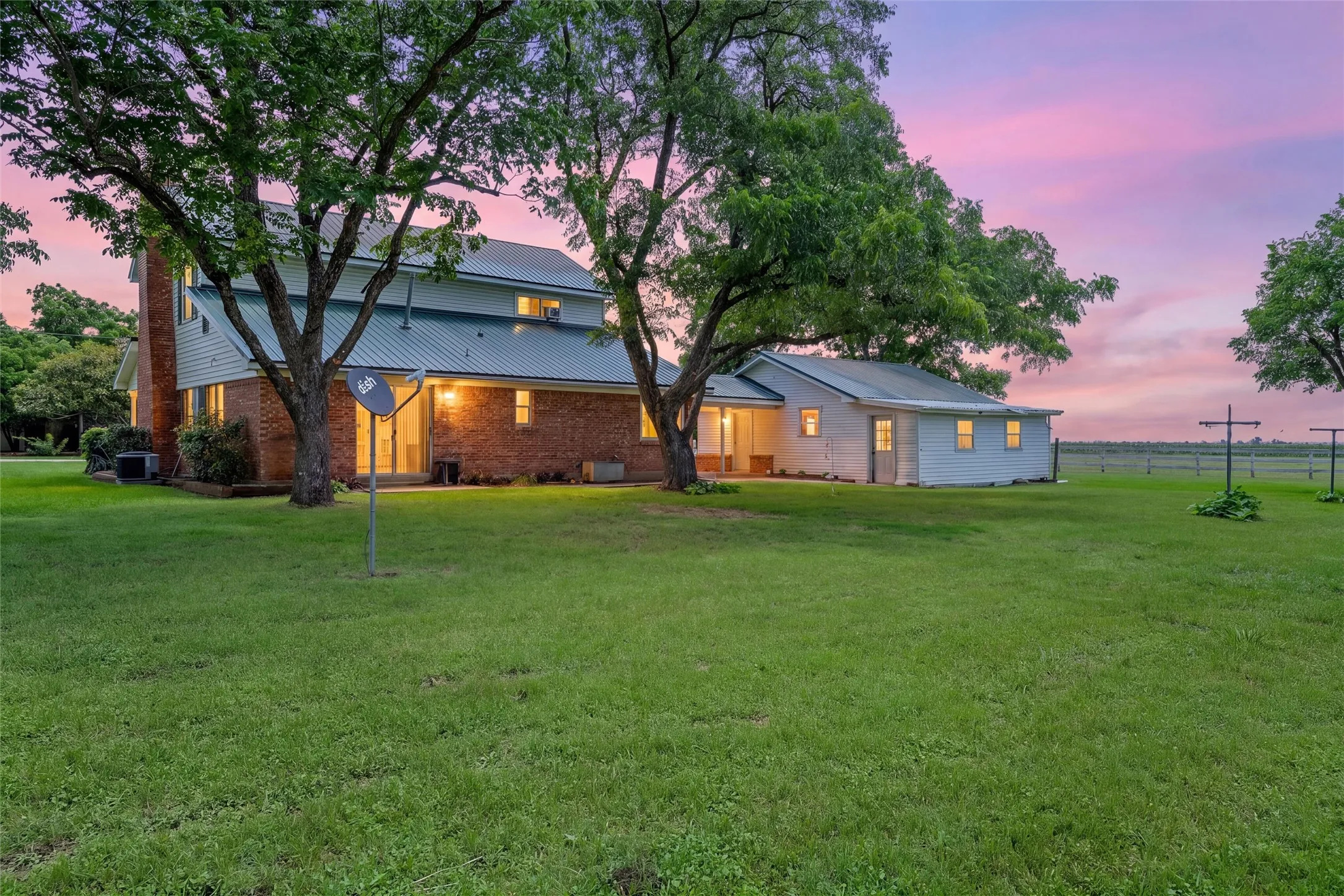 Single Family Residence For Sale in Falls County , 803 S Stallworth, Rosebud, Texas 76570, 3 Bedrooms, 3 Bathrooms, 2 Garage spaces, 2,106 Sqft, built in 1980, Price $450,000, mls#21280663, Real Estate Agent in Rosebud, Homes For Sale in Falls county, Homes For Sale in Rosebud, Realtor in Rosebud Texas, Real Estate Brokerage Independent Realty Texas, Luminita Cordes Realtor