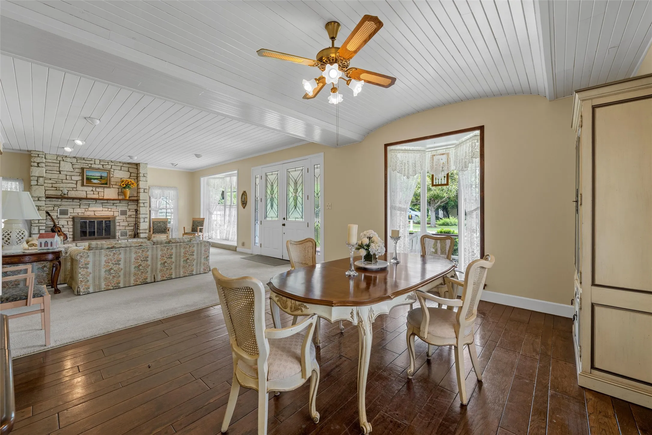 Single Family Residence For Sale in Falls County , 803 S Stallworth, Rosebud, Texas 76570, 3 Bedrooms, 3 Bathrooms, 2 Garage spaces, 2,106 Sqft, built in 1980, Price $450,000, mls#21280663, Real Estate Agent in Rosebud, Homes For Sale in Falls county, Homes For Sale in Rosebud, Realtor in Rosebud Texas, Real Estate Brokerage Independent Realty Texas, Luminita Cordes Realtor