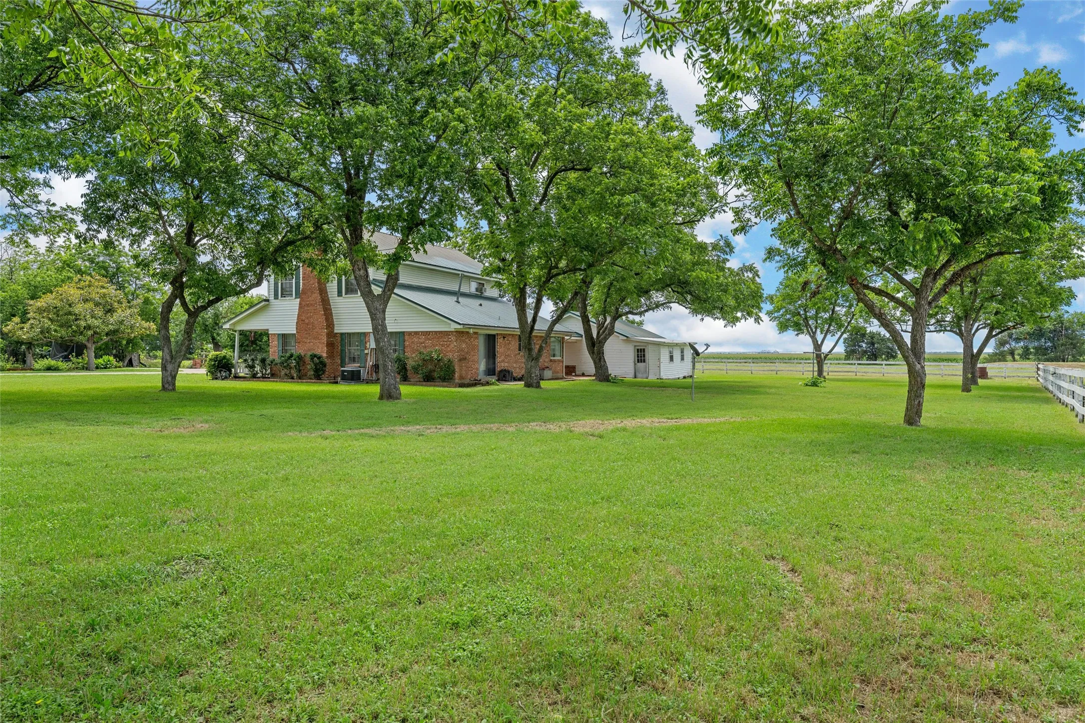 Single Family Residence For Sale in Falls County , 803 S Stallworth, Rosebud, Texas 76570, 3 Bedrooms, 3 Bathrooms, 2 Garage spaces, 2,106 Sqft, built in 1980, Price $450,000, mls#21280663, Real Estate Agent in Rosebud, Homes For Sale in Falls county, Homes For Sale in Rosebud, Realtor in Rosebud Texas, Real Estate Brokerage Independent Realty Texas, Luminita Cordes Realtor