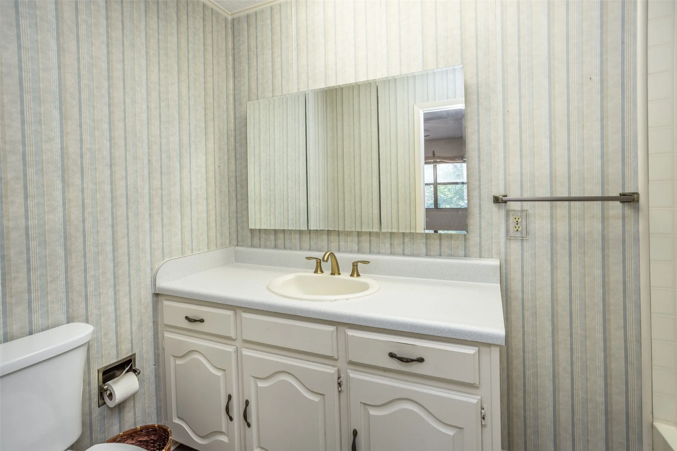 2nd Full Bathroom