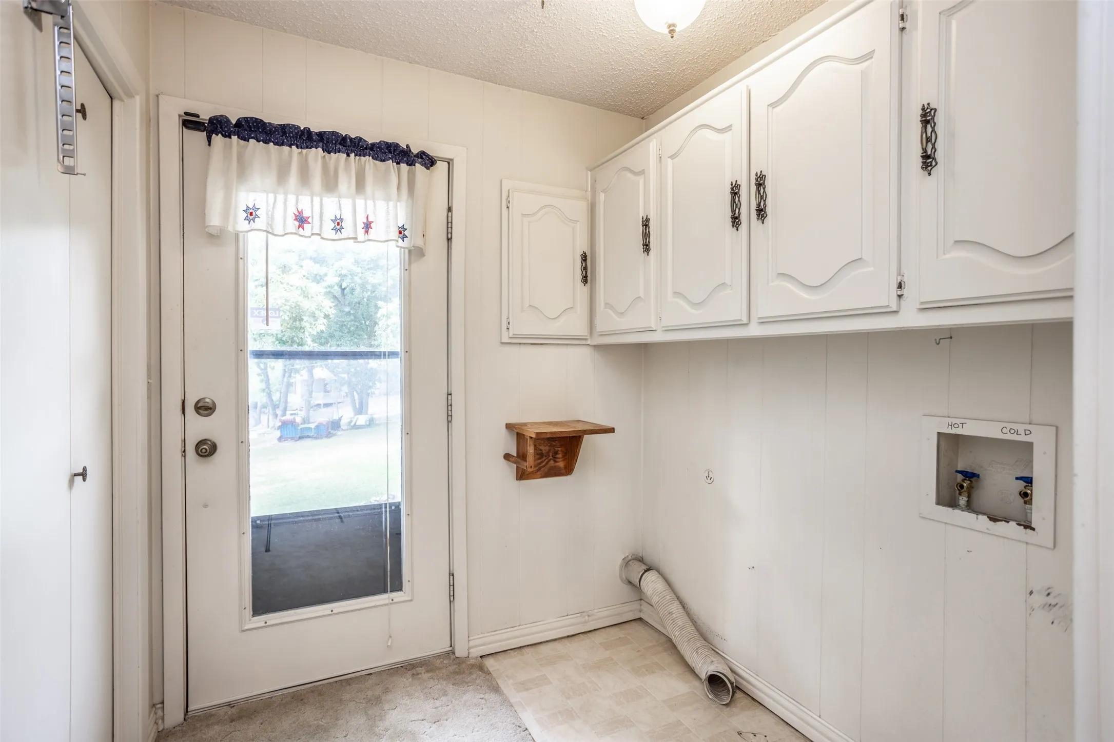 Single Family Residence For Sale in Cooke County , 154 Parkview, Gainesville, Texas 76240, 3 Bedroom, 2 Bathroom, 4 Garage spaces, 1,848 Sqft, built in 1978, mls#21273907, Real Estate Agent in Gainesville, Homes For Sale in Cooke county, Homes For Sale in Gainesville, Realtor in Gainesville Texas, Real Estate Brokerage Independent Realty Texas, Luminita Cordes Realtor