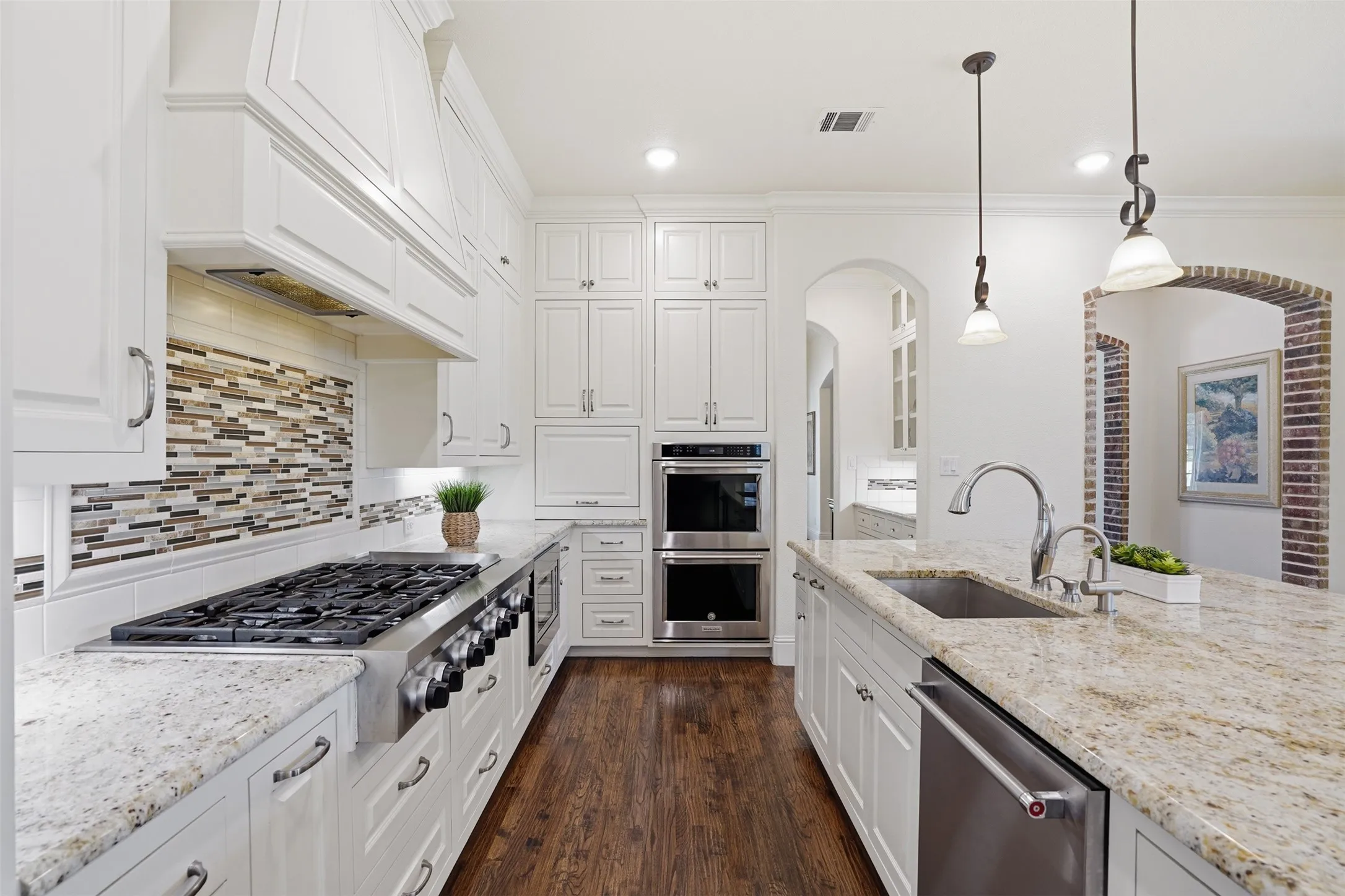 Single Family Residence For Sale in Tarrant County , 5301 Pradera Court, Benbrook, Texas 76126, 3 Bedroom, 3 Bathroom, 2 Garage spaces, 3,112 Sqft, built in 2016, mls#21281108, Real Estate Agent in Benbrook, Homes For Sale in Tarrant county, Homes For Sale in Benbrook, Realtor in Benbrook Texas, Real Estate Brokerage Independent Realty Texas, Luminita Cordes Realtor