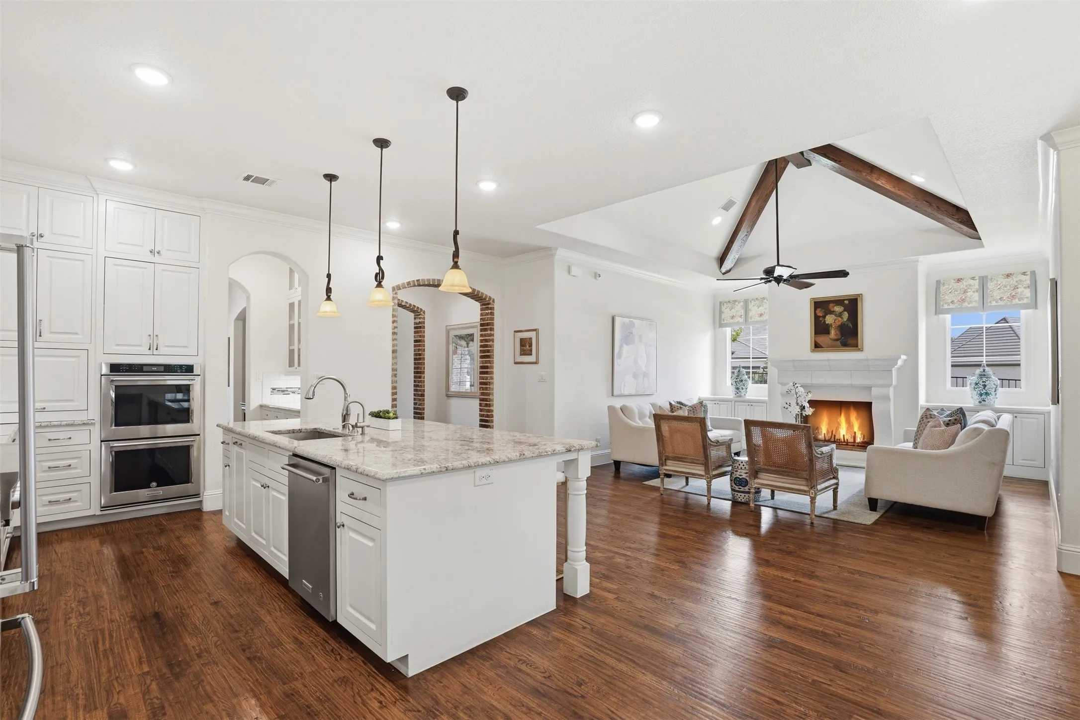 Single Family Residence For Sale in Tarrant County , 5301 Pradera Court, Benbrook, Texas 76126, 3 Bedroom, 3 Bathroom, 2 Garage spaces, 3,112 Sqft, built in 2016, mls#21281108, Real Estate Agent in Benbrook, Homes For Sale in Tarrant county, Homes For Sale in Benbrook, Realtor in Benbrook Texas, Real Estate Brokerage Independent Realty Texas, Luminita Cordes Realtor