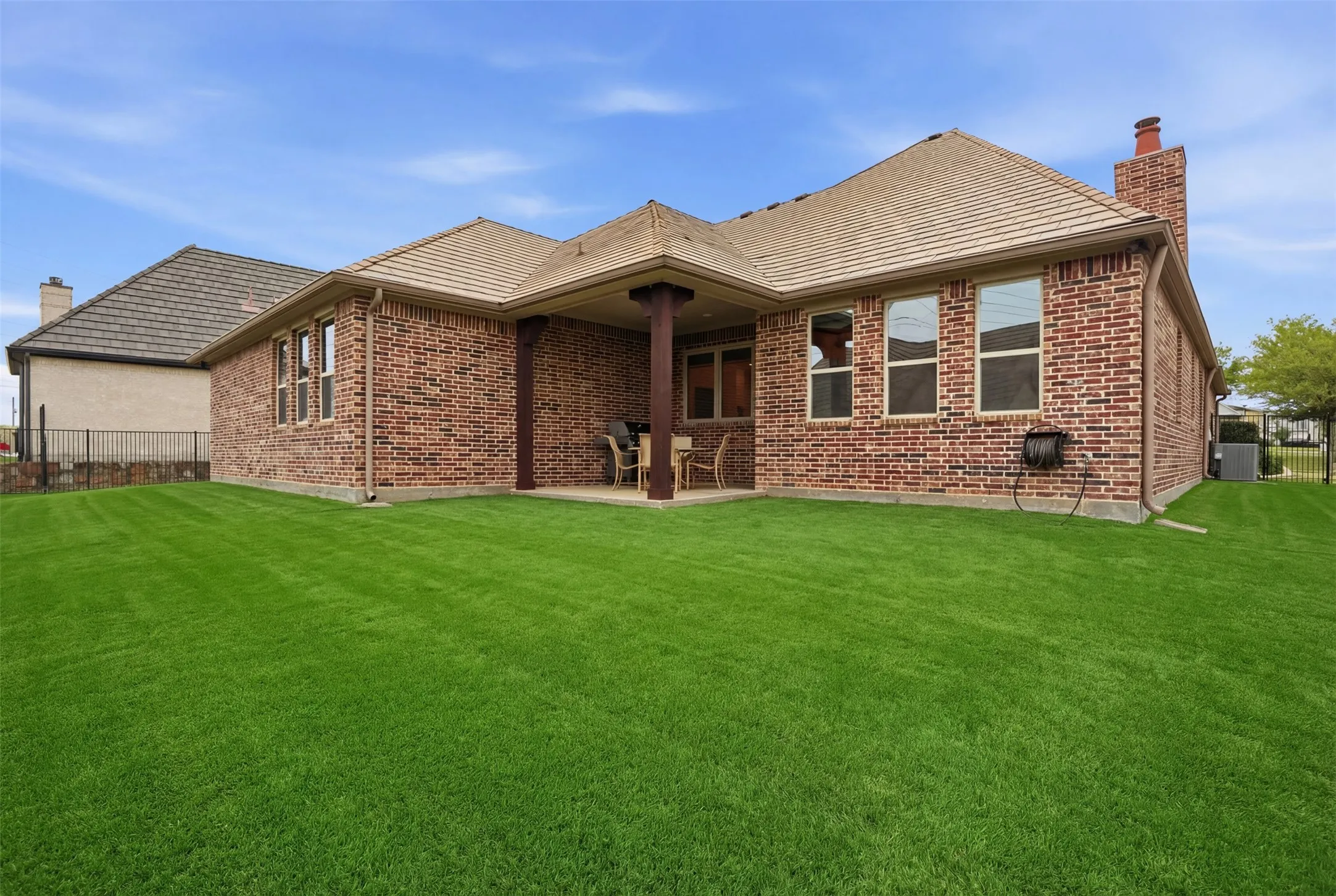 Single Family Residence For Sale in Tarrant County , 5301 Pradera Court, Benbrook, Texas 76126, 3 Bedroom, 3 Bathroom, 2 Garage spaces, 3,112 Sqft, built in 2016, mls#21281108, Real Estate Agent in Benbrook, Homes For Sale in Tarrant county, Homes For Sale in Benbrook, Realtor in Benbrook Texas, Real Estate Brokerage Independent Realty Texas, Luminita Cordes Realtor