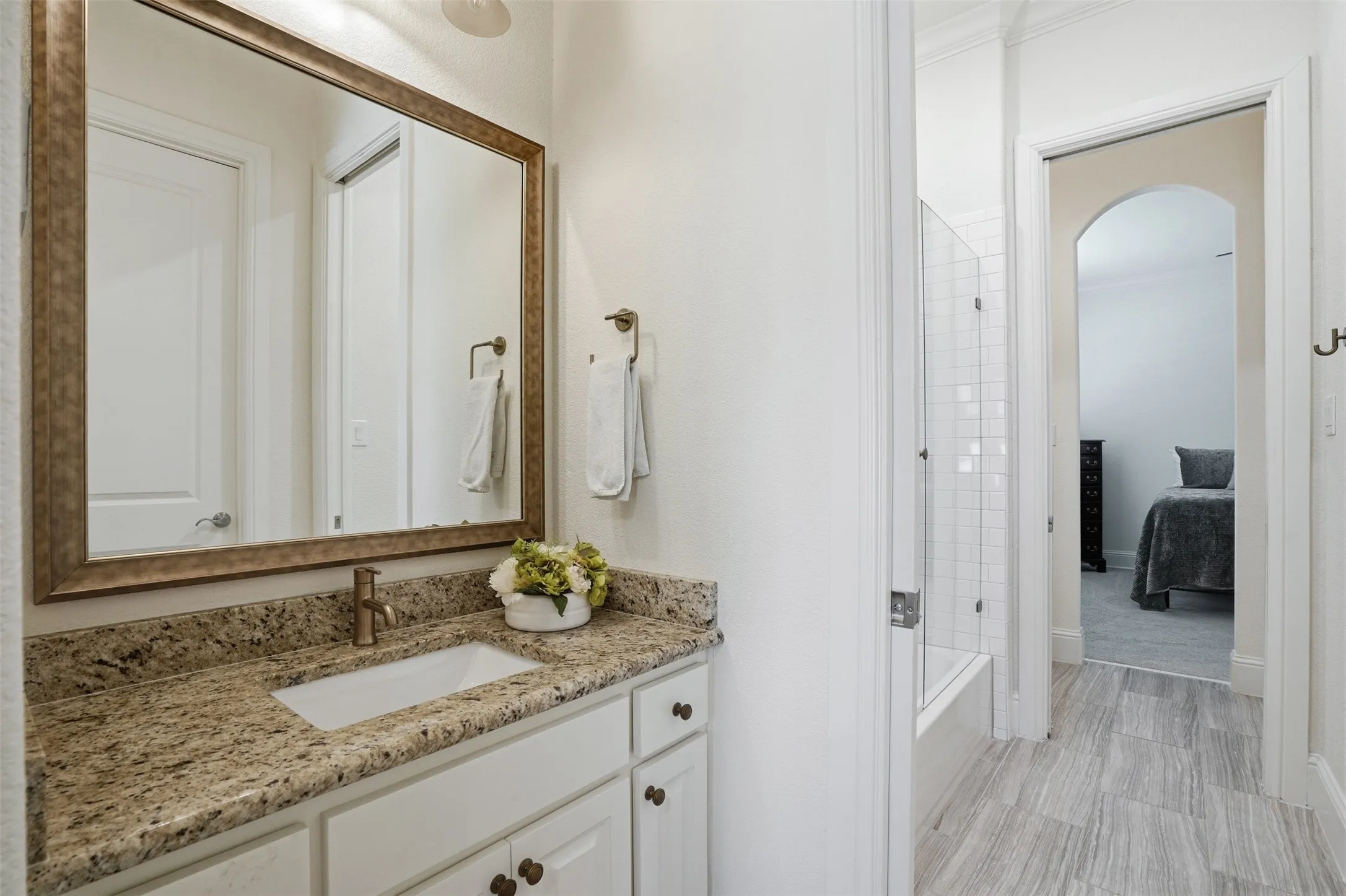 Single Family Residence For Sale in Tarrant County , 5301 Pradera Court, Benbrook, Texas 76126, 3 Bedroom, 3 Bathroom, 2 Garage spaces, 3,112 Sqft, built in 2016, mls#21281108, Real Estate Agent in Benbrook, Homes For Sale in Tarrant county, Homes For Sale in Benbrook, Realtor in Benbrook Texas, Real Estate Brokerage Independent Realty Texas, Luminita Cordes Realtor