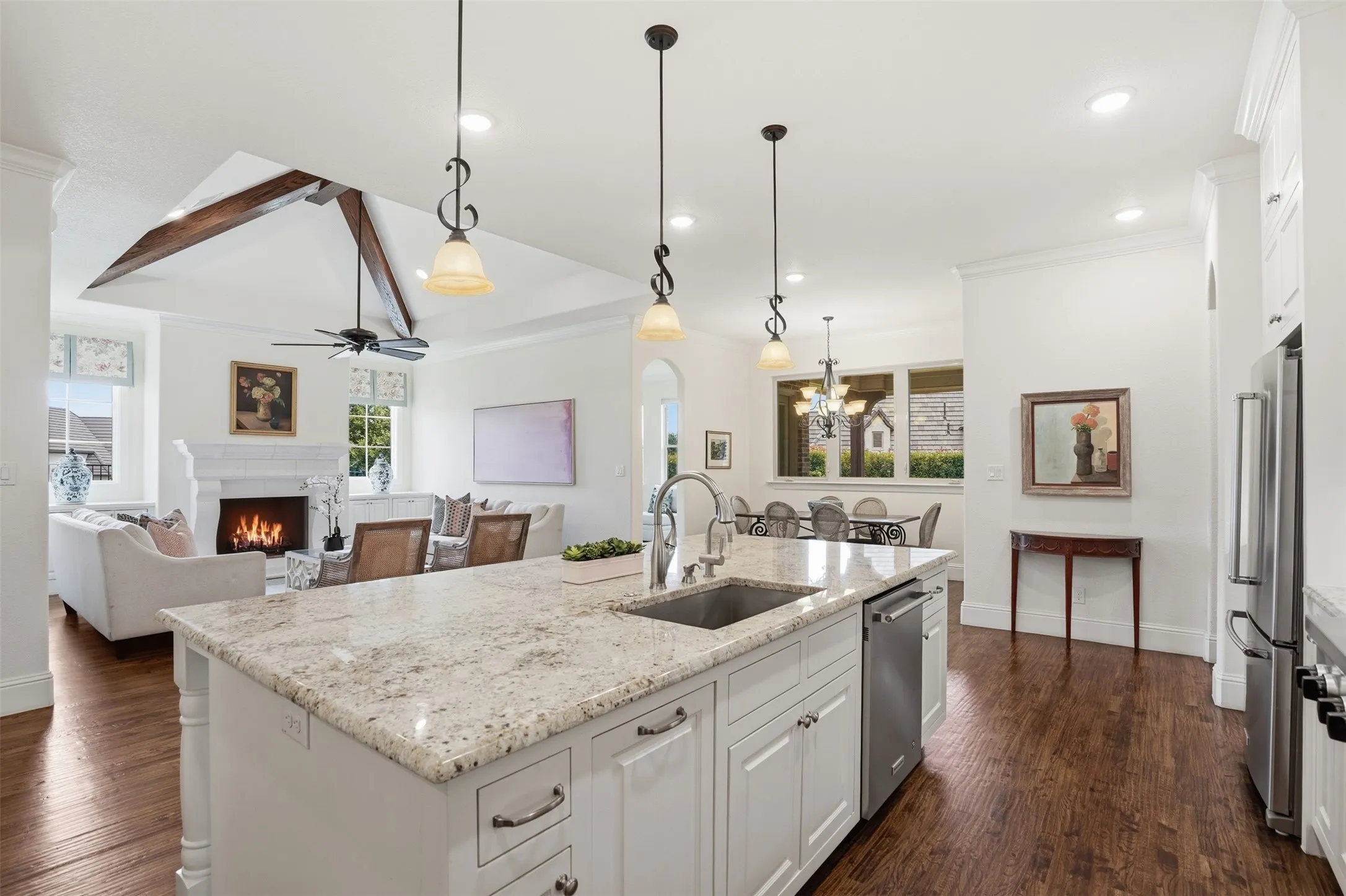 Single Family Residence For Sale in Tarrant County , 5301 Pradera Court, Benbrook, Texas 76126, 3 Bedroom, 3 Bathroom, 2 Garage spaces, 3,112 Sqft, built in 2016, mls#21281108, Real Estate Agent in Benbrook, Homes For Sale in Tarrant county, Homes For Sale in Benbrook, Realtor in Benbrook Texas, Real Estate Brokerage Independent Realty Texas, Luminita Cordes Realtor