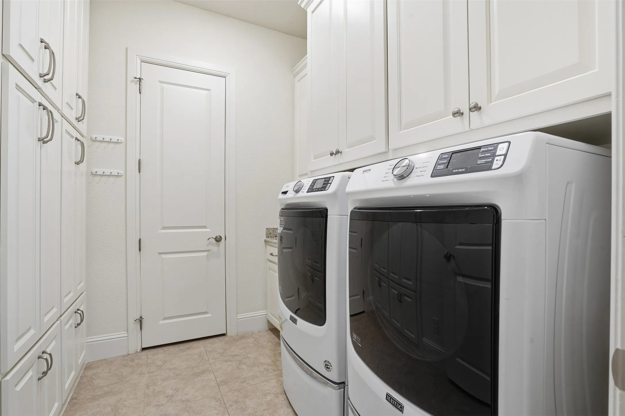 Single Family Residence For Sale in Tarrant County , 5301 Pradera Court, Benbrook, Texas 76126, 3 Bedroom, 3 Bathroom, 2 Garage spaces, 3,112 Sqft, built in 2016, mls#21281108, Real Estate Agent in Benbrook, Homes For Sale in Tarrant county, Homes For Sale in Benbrook, Realtor in Benbrook Texas, Real Estate Brokerage Independent Realty Texas, Luminita Cordes Realtor
