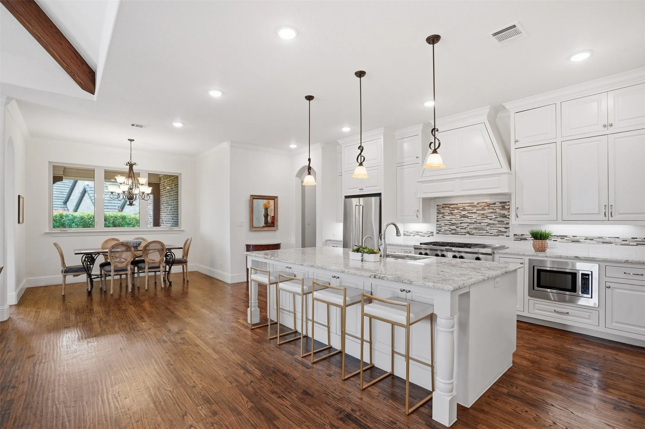Single Family Residence For Sale in Tarrant County , 5301 Pradera Court, Benbrook, Texas 76126, 3 Bedroom, 3 Bathroom, 2 Garage spaces, 3,112 Sqft, built in 2016, mls#21281108, Real Estate Agent in Benbrook, Homes For Sale in Tarrant county, Homes For Sale in Benbrook, Realtor in Benbrook Texas, Real Estate Brokerage Independent Realty Texas, Luminita Cordes Realtor