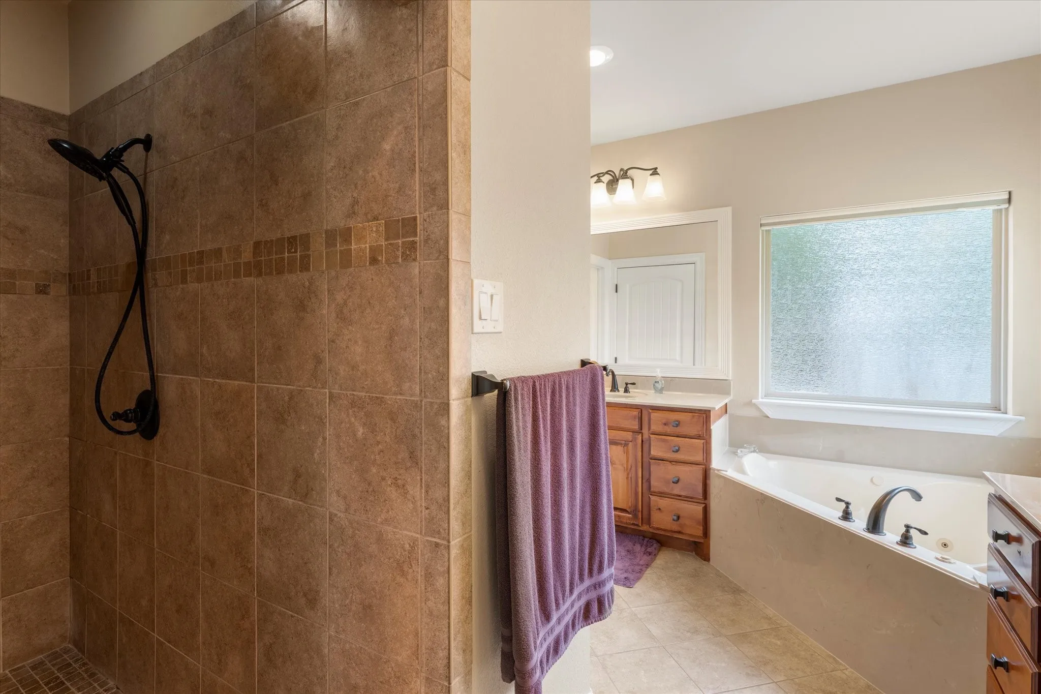 Single Family Residence For Sale in Wood County , 765 CR 1300, Yantis, Texas 75497, 3 Bedroom, 2 Bathroom, 3 Garage spaces, 2,466 Sqft, built in 2015, mls#21281129, Real Estate Agent in Yantis, Homes For Sale in Wood county, Homes For Sale in Yantis, Realtor in Yantis Texas, Real Estate Brokerage Independent Realty Texas, Luminita Cordes Realtor