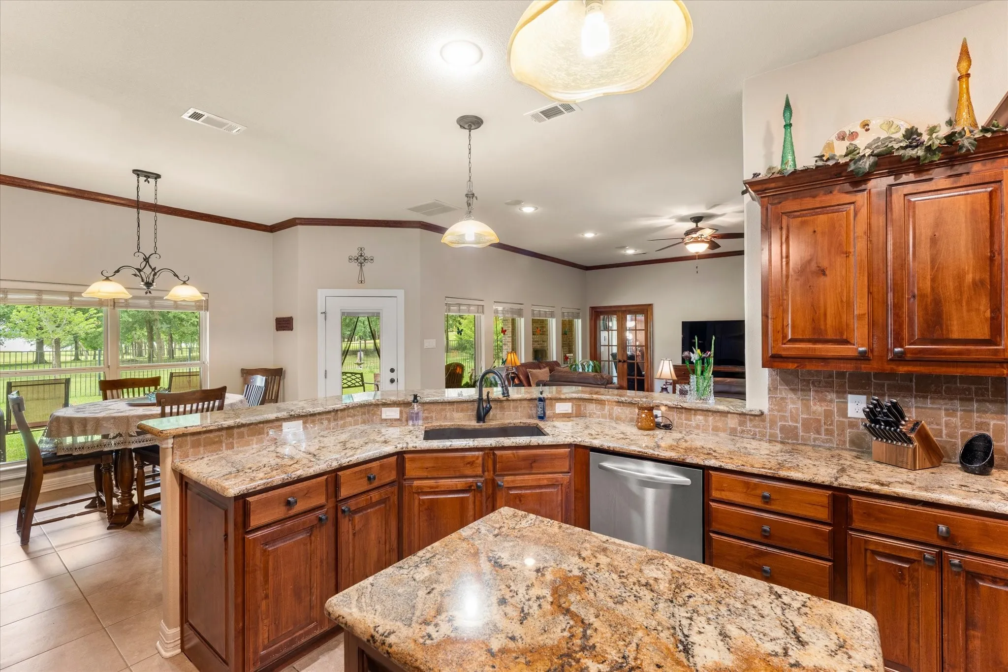 Single Family Residence For Sale in Wood County , 765 CR 1300, Yantis, Texas 75497, 3 Bedroom, 2 Bathroom, 3 Garage spaces, 2,466 Sqft, built in 2015, mls#21281129, Real Estate Agent in Yantis, Homes For Sale in Wood county, Homes For Sale in Yantis, Realtor in Yantis Texas, Real Estate Brokerage Independent Realty Texas, Luminita Cordes Realtor