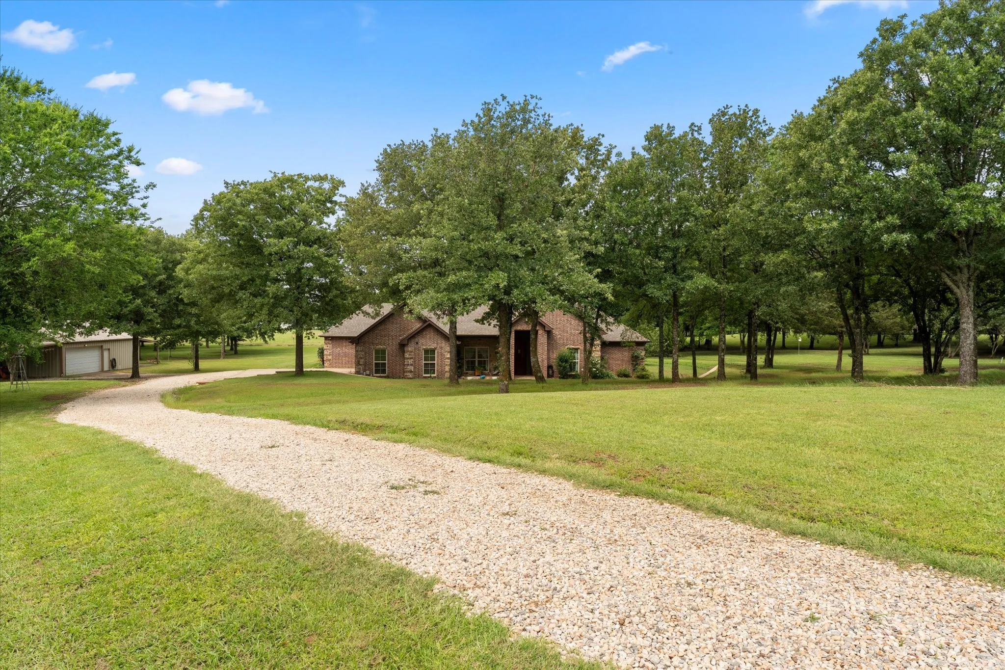 Single Family Residence For Sale in Wood County , 765 CR 1300, Yantis, Texas 75497, 3 Bedroom, 2 Bathroom, 3 Garage spaces, 2,466 Sqft, built in 2015, mls#21281129, Real Estate Agent in Yantis, Homes For Sale in Wood county, Homes For Sale in Yantis, Realtor in Yantis Texas, Real Estate Brokerage Independent Realty Texas, Luminita Cordes Realtor