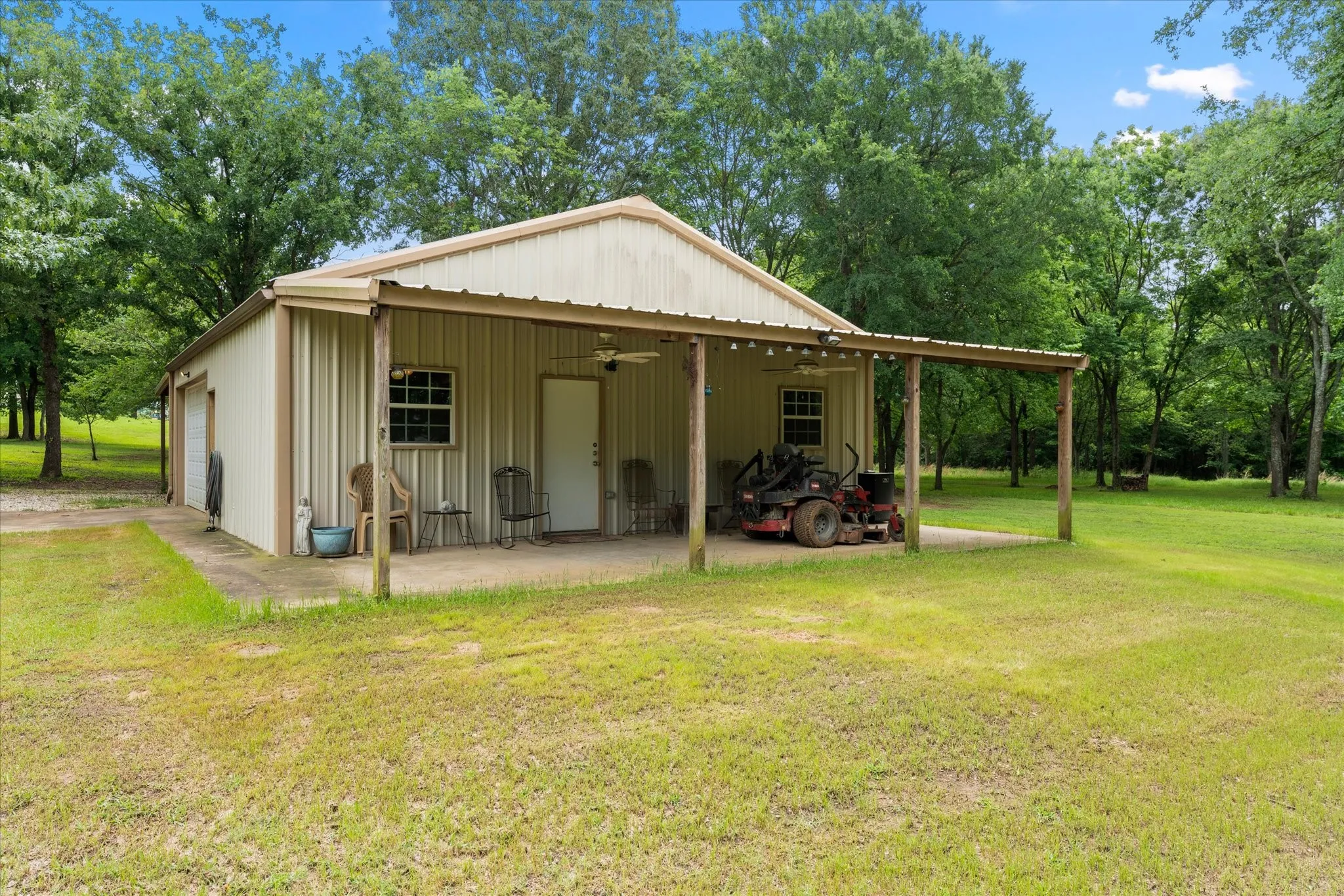 Single Family Residence For Sale in Wood County , 765 CR 1300, Yantis, Texas 75497, 3 Bedroom, 2 Bathroom, 3 Garage spaces, 2,466 Sqft, built in 2015, mls#21281129, Real Estate Agent in Yantis, Homes For Sale in Wood county, Homes For Sale in Yantis, Realtor in Yantis Texas, Real Estate Brokerage Independent Realty Texas, Luminita Cordes Realtor