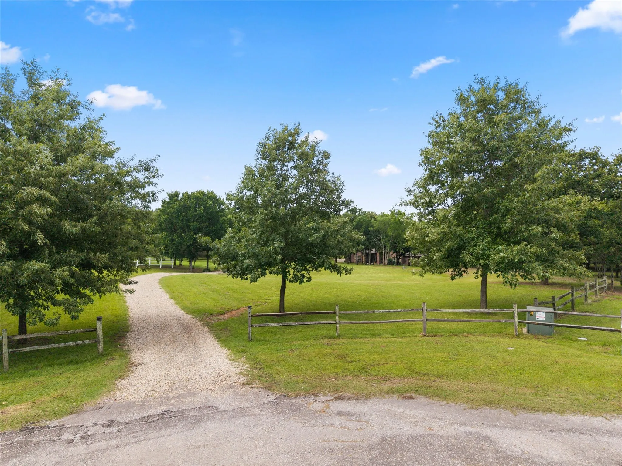 Single Family Residence For Sale in Wood County , 765 CR 1300, Yantis, Texas 75497, 3 Bedroom, 2 Bathroom, 3 Garage spaces, 2,466 Sqft, built in 2015, mls#21281129, Real Estate Agent in Yantis, Homes For Sale in Wood county, Homes For Sale in Yantis, Realtor in Yantis Texas, Real Estate Brokerage Independent Realty Texas, Luminita Cordes Realtor