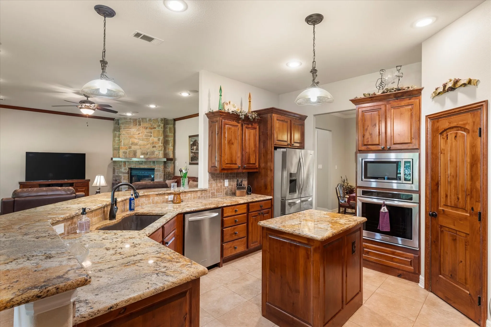 Single Family Residence For Sale in Wood County , 765 CR 1300, Yantis, Texas 75497, 3 Bedroom, 2 Bathroom, 3 Garage spaces, 2,466 Sqft, built in 2015, mls#21281129, Real Estate Agent in Yantis, Homes For Sale in Wood county, Homes For Sale in Yantis, Realtor in Yantis Texas, Real Estate Brokerage Independent Realty Texas, Luminita Cordes Realtor