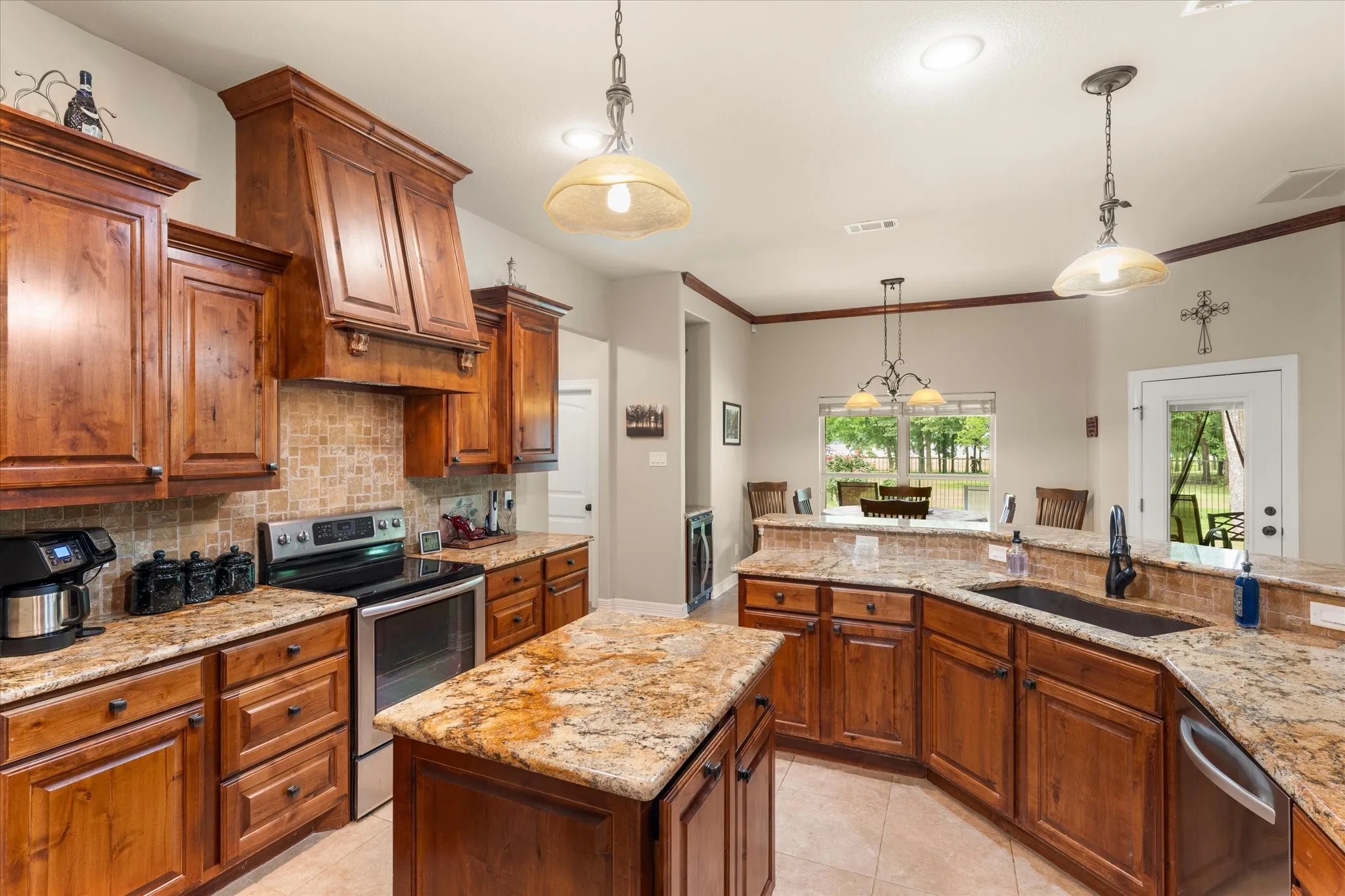 Single Family Residence For Sale in Wood County , 765 CR 1300, Yantis, Texas 75497, 3 Bedroom, 2 Bathroom, 3 Garage spaces, 2,466 Sqft, built in 2015, mls#21281129, Real Estate Agent in Yantis, Homes For Sale in Wood county, Homes For Sale in Yantis, Realtor in Yantis Texas, Real Estate Brokerage Independent Realty Texas, Luminita Cordes Realtor