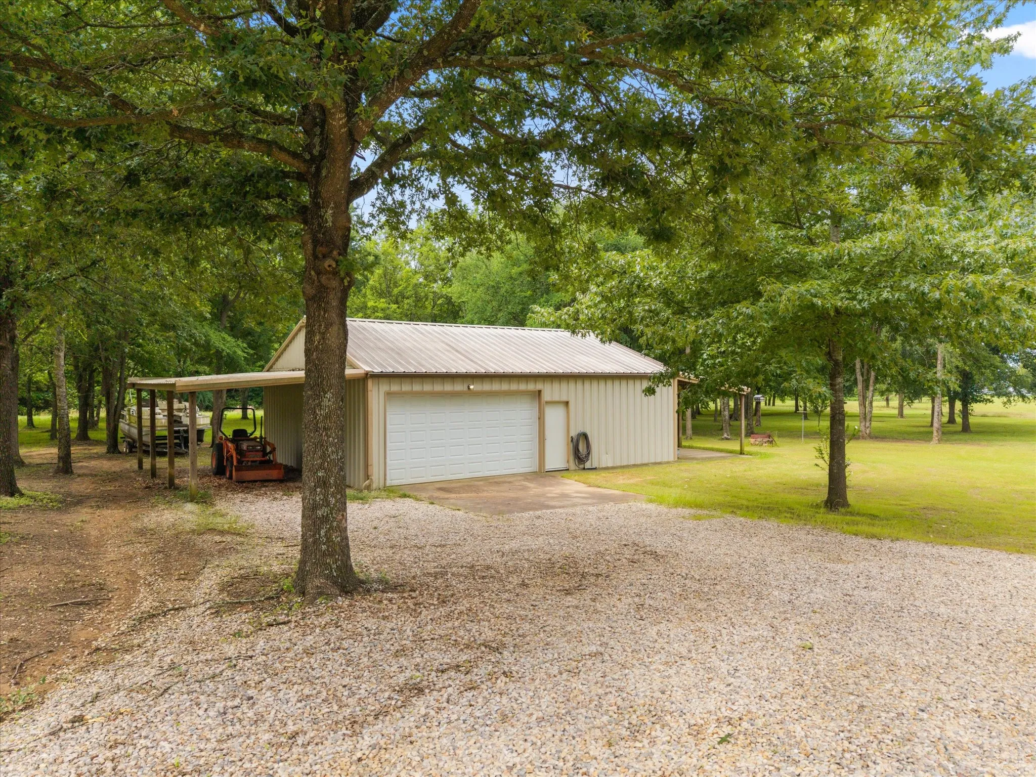 Single Family Residence For Sale in Wood County , 765 CR 1300, Yantis, Texas 75497, 3 Bedroom, 2 Bathroom, 3 Garage spaces, 2,466 Sqft, built in 2015, mls#21281129, Real Estate Agent in Yantis, Homes For Sale in Wood county, Homes For Sale in Yantis, Realtor in Yantis Texas, Real Estate Brokerage Independent Realty Texas, Luminita Cordes Realtor