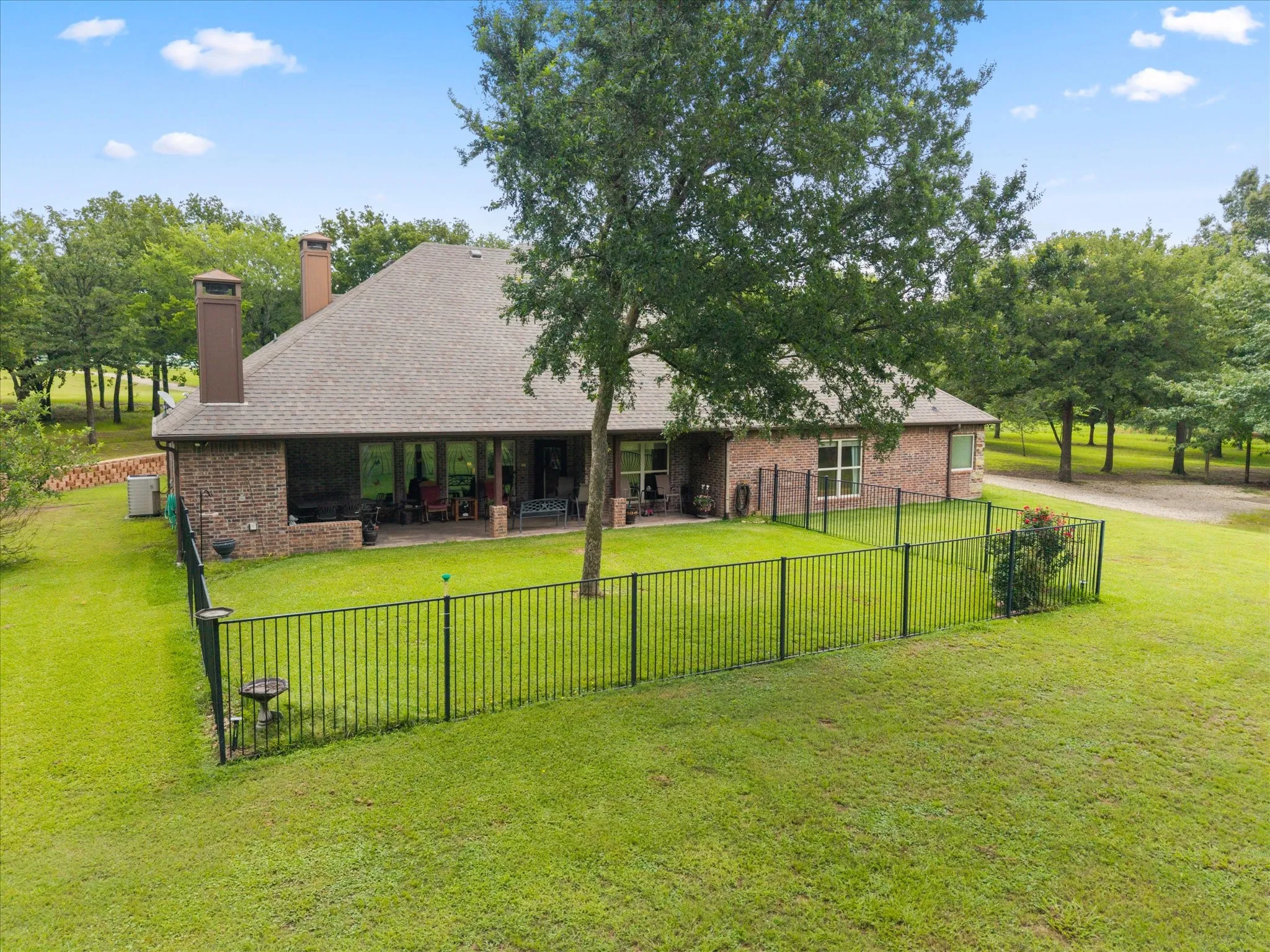 Single Family Residence For Sale in Wood County , 765 CR 1300, Yantis, Texas 75497, 3 Bedroom, 2 Bathroom, 3 Garage spaces, 2,466 Sqft, built in 2015, mls#21281129, Real Estate Agent in Yantis, Homes For Sale in Wood county, Homes For Sale in Yantis, Realtor in Yantis Texas, Real Estate Brokerage Independent Realty Texas, Luminita Cordes Realtor