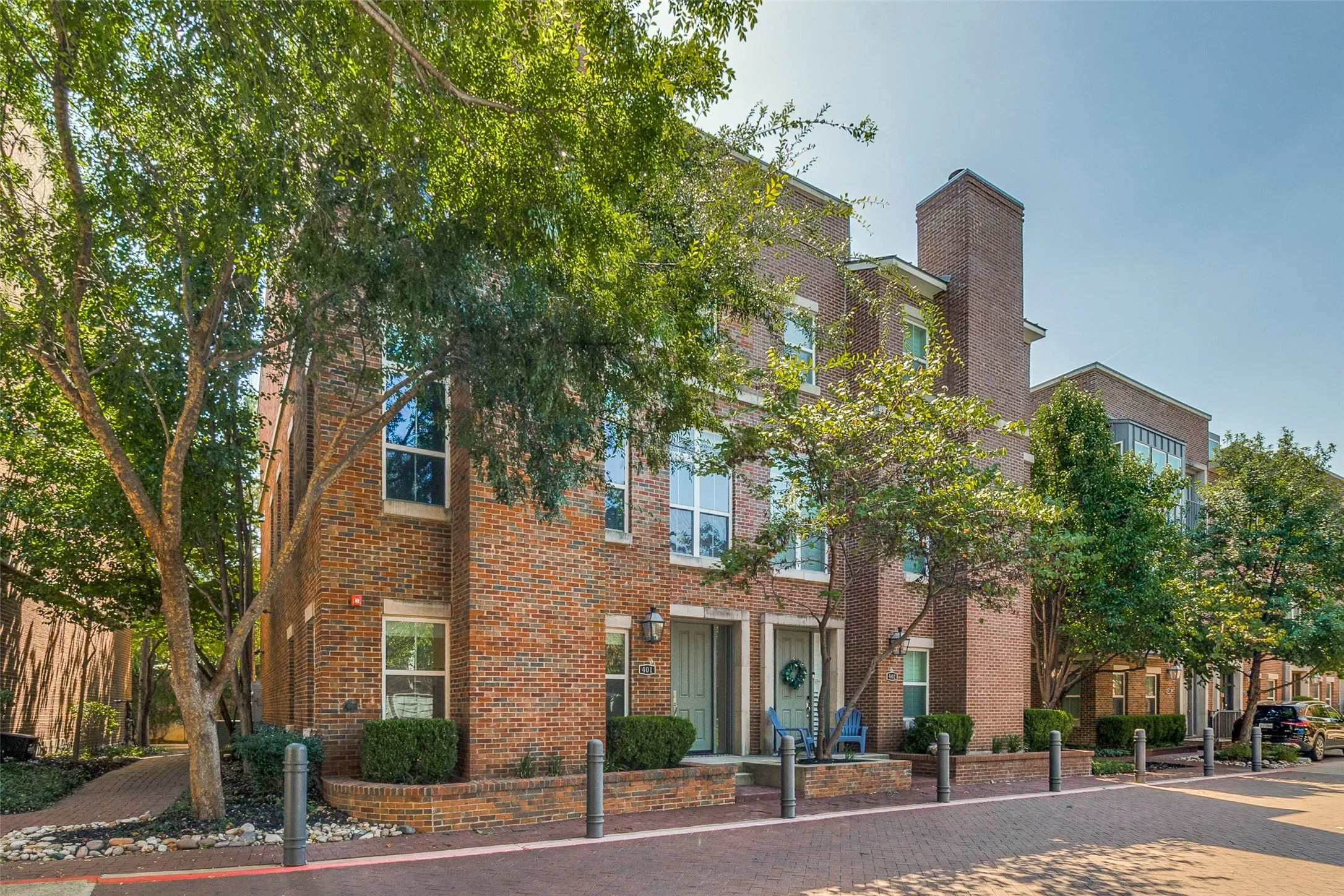 Townhouse For Sale in Dallas County , 7700 Eastern Avenue 401, Dallas, Texas 75209, 3 Bedroom, 4 Bathroom, 2 Garage spaces, 2,917 Sqft, built in 2016, mls#21280379, Real Estate Agent in Dallas, Homes For Sale in Dallas county, Homes For Sale in Dallas, Realtor in Dallas Texas, Real Estate Brokerage Independent Realty Texas, Luminita Cordes Realtor