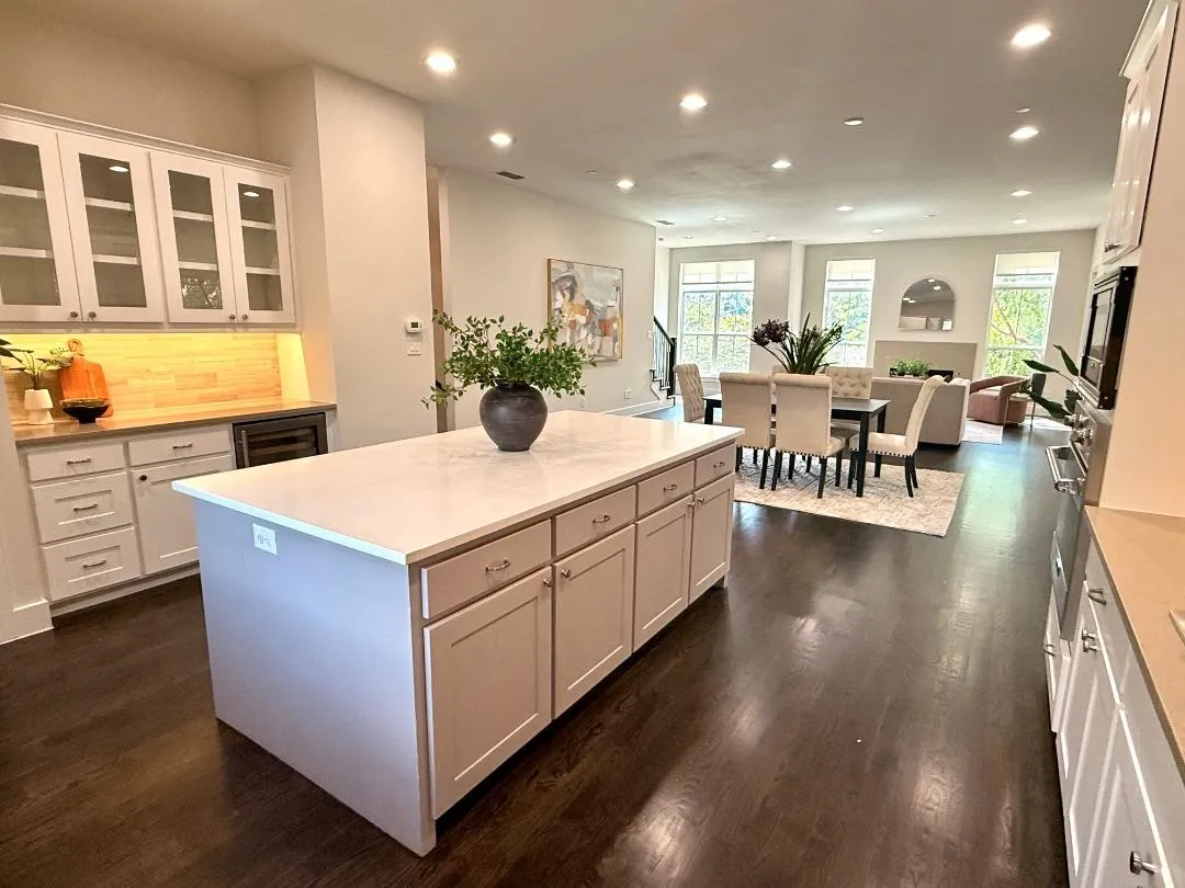 Townhouse For Sale in Dallas County , 7700 Eastern Avenue 401, Dallas, Texas 75209, 3 Bedroom, 4 Bathroom, 2 Garage spaces, 2,917 Sqft, built in 2016, mls#21280379, Real Estate Agent in Dallas, Homes For Sale in Dallas county, Homes For Sale in Dallas, Realtor in Dallas Texas, Real Estate Brokerage Independent Realty Texas, Luminita Cordes Realtor