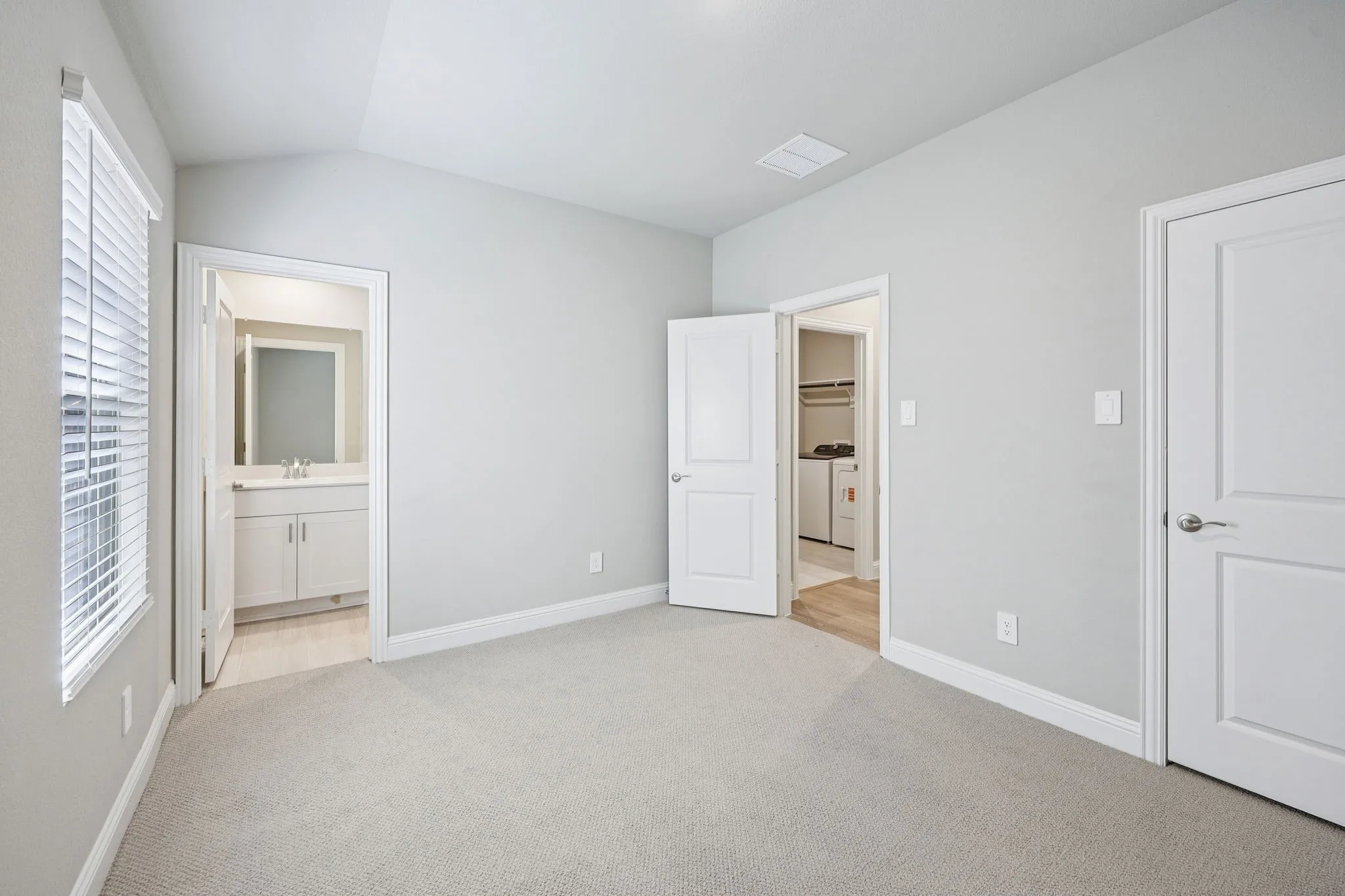  Photo is not of the actual home, but is an inspirational photo of builder’s model home and may depict options, furnishings, and/or decorator features that are not included.
