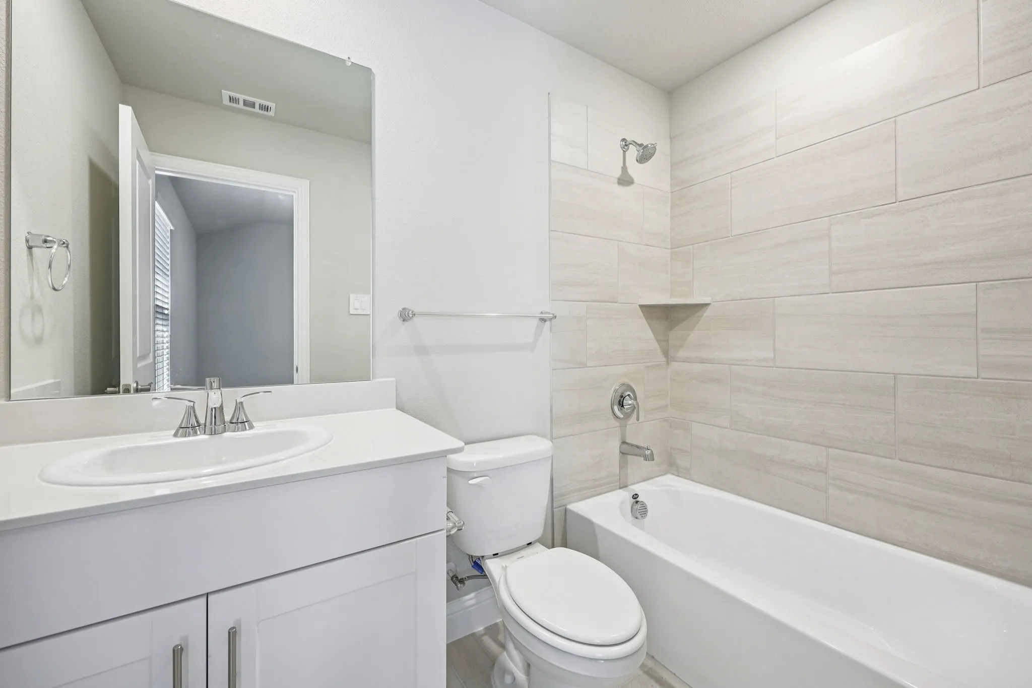  Photo is not of the actual home, but is an inspirational photo of builder’s model home and may depict options, furnishings, and/or decorator features that are not included.
