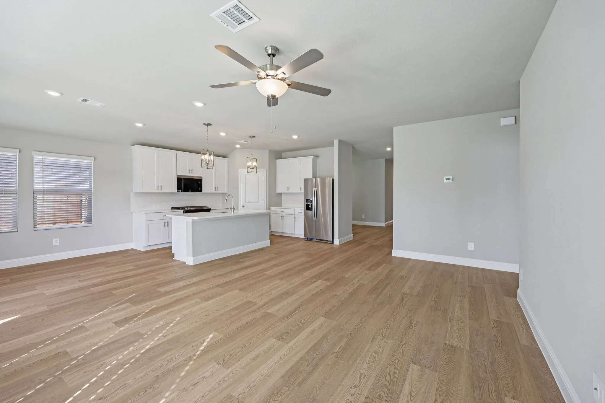  Photo is not of the actual home, but is an inspirational photo of builder’s model home and may depict options, furnishings, and/or decorator features that are not included.
