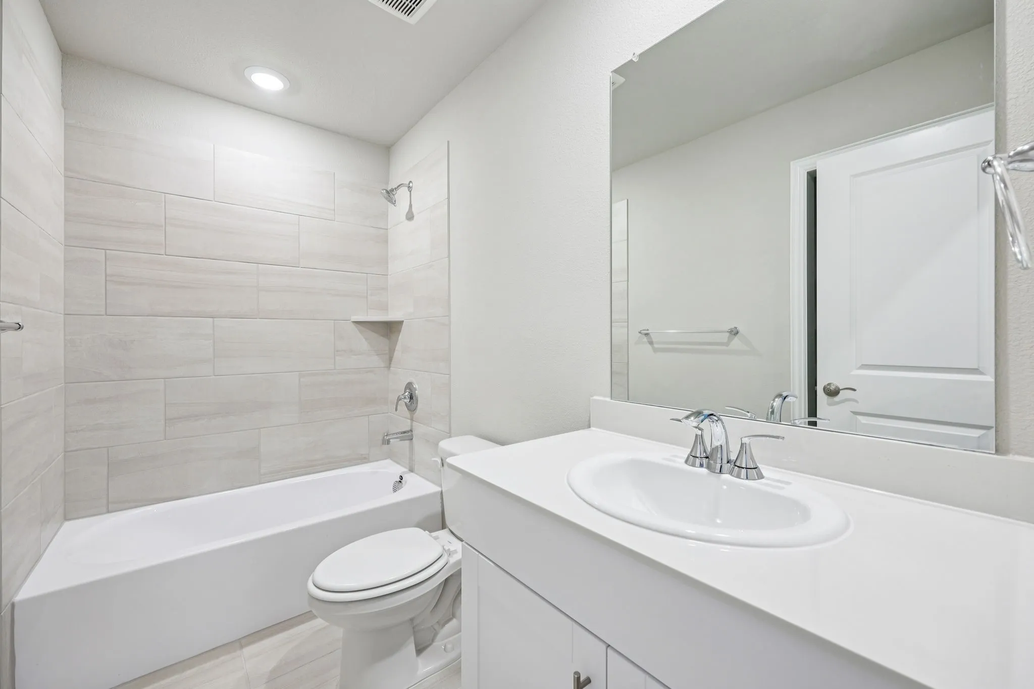  Photo is not of the actual home, but is an inspirational photo of builder’s model home and may depict options, furnishings, and/or decorator features that are not included.
