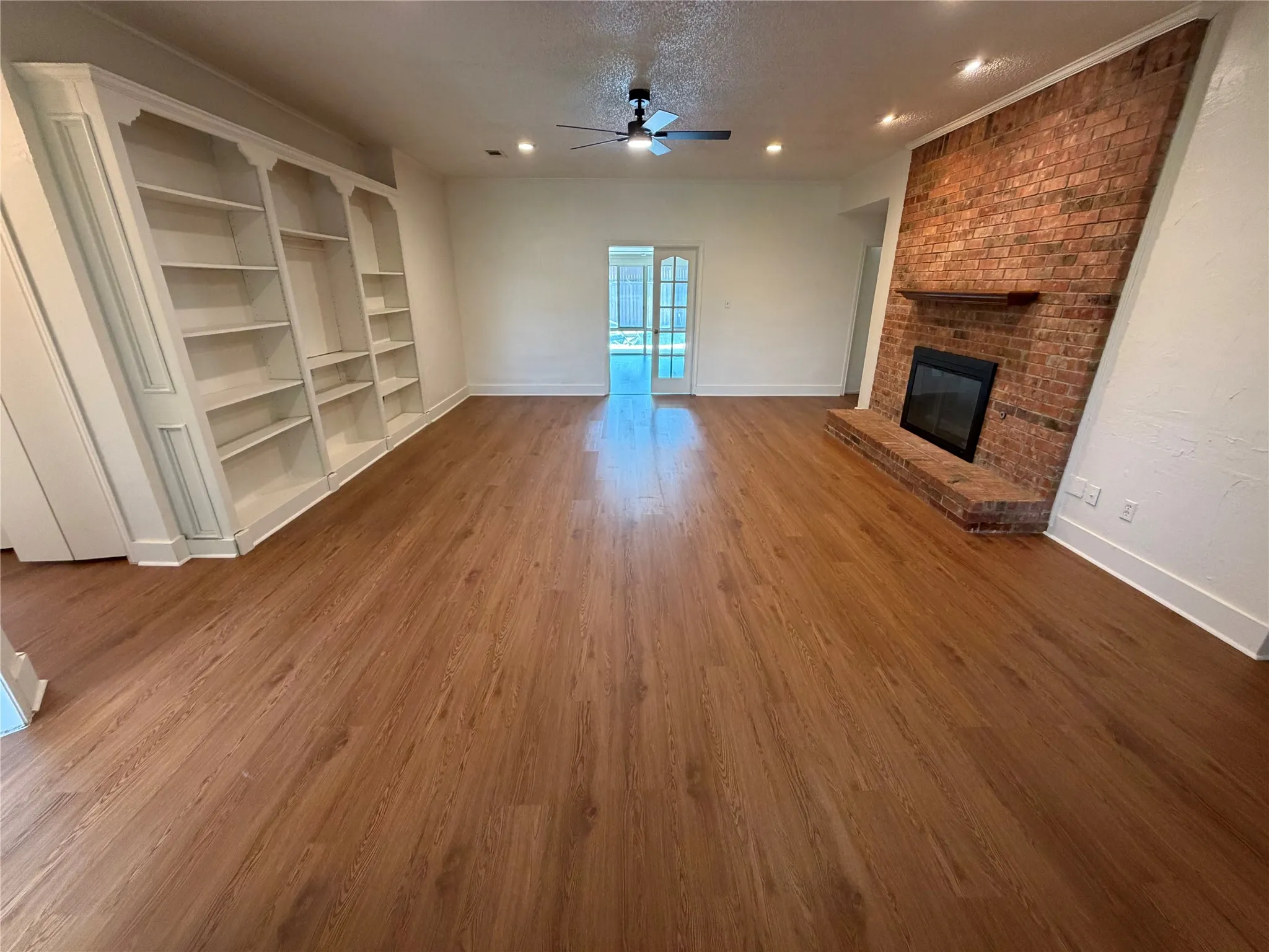 Single Family Residence For Rent in Dallas County , 4909 Van Ness Street, Garland, Texas 75043, 3 Bedroom, 2 Bathroom, Garage spaces, 1,944 Sqft, built in 1986, mls#21281142, Real Estate Agent in Garland, Homes For Rent in Dallas county, Homes For Rent in Garland, Realtor in Garland Texas, Real Estate Brokerage Independent Realty Texas, Luminita Cordes Realtor
