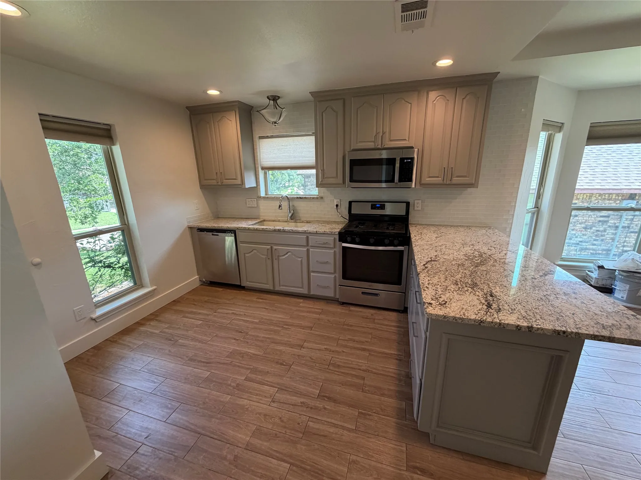 Single Family Residence For Rent in Dallas County , 4909 Van Ness Street, Garland, Texas 75043, 3 Bedroom, 2 Bathroom, Garage spaces, 1,944 Sqft, built in 1986, mls#21281142, Real Estate Agent in Garland, Homes For Rent in Dallas county, Homes For Rent in Garland, Realtor in Garland Texas, Real Estate Brokerage Independent Realty Texas, Luminita Cordes Realtor