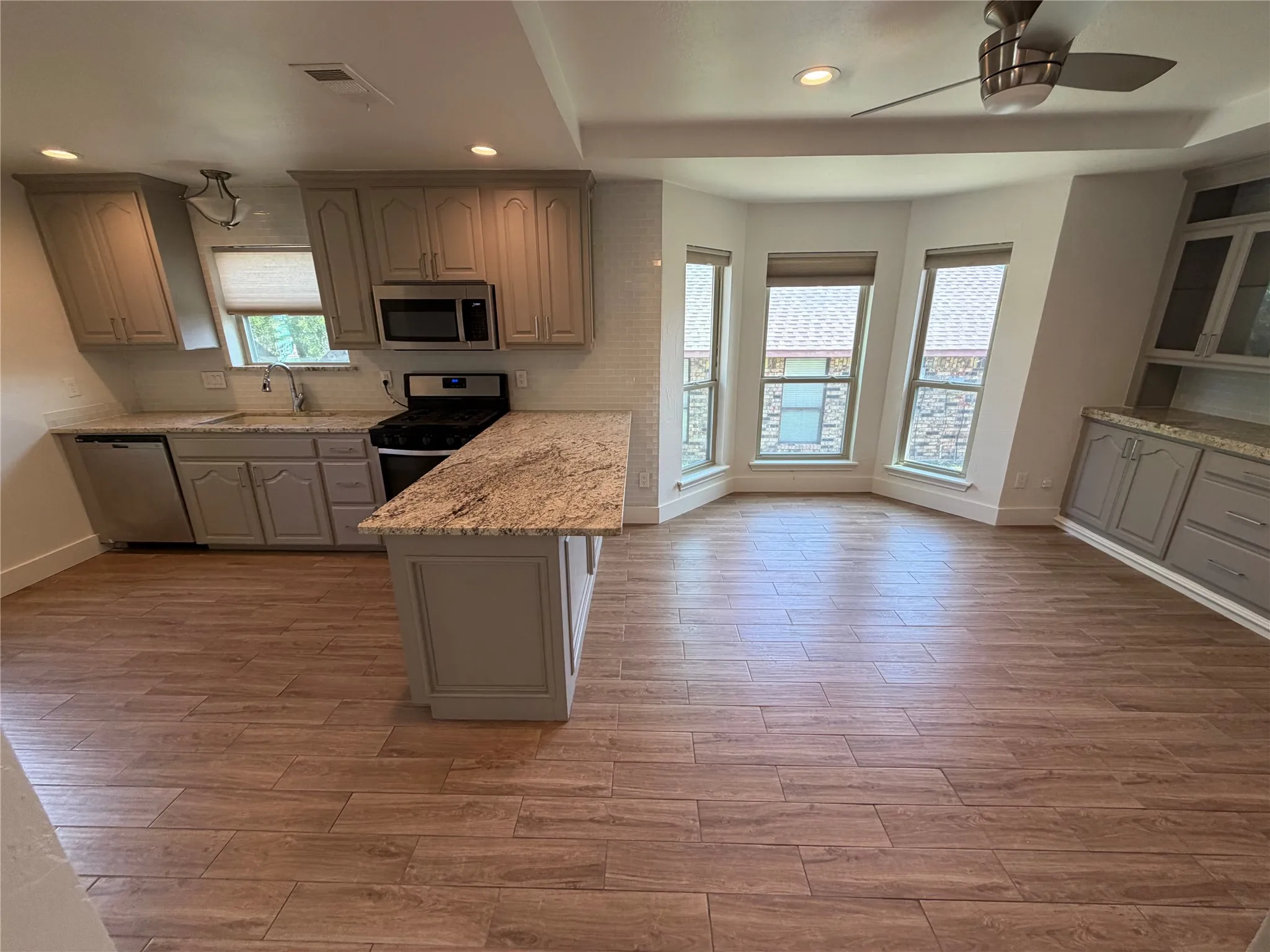 Single Family Residence For Rent in Dallas County , 4909 Van Ness Street, Garland, Texas 75043, 3 Bedroom, 2 Bathroom, Garage spaces, 1,944 Sqft, built in 1986, mls#21281142, Real Estate Agent in Garland, Homes For Rent in Dallas county, Homes For Rent in Garland, Realtor in Garland Texas, Real Estate Brokerage Independent Realty Texas, Luminita Cordes Realtor