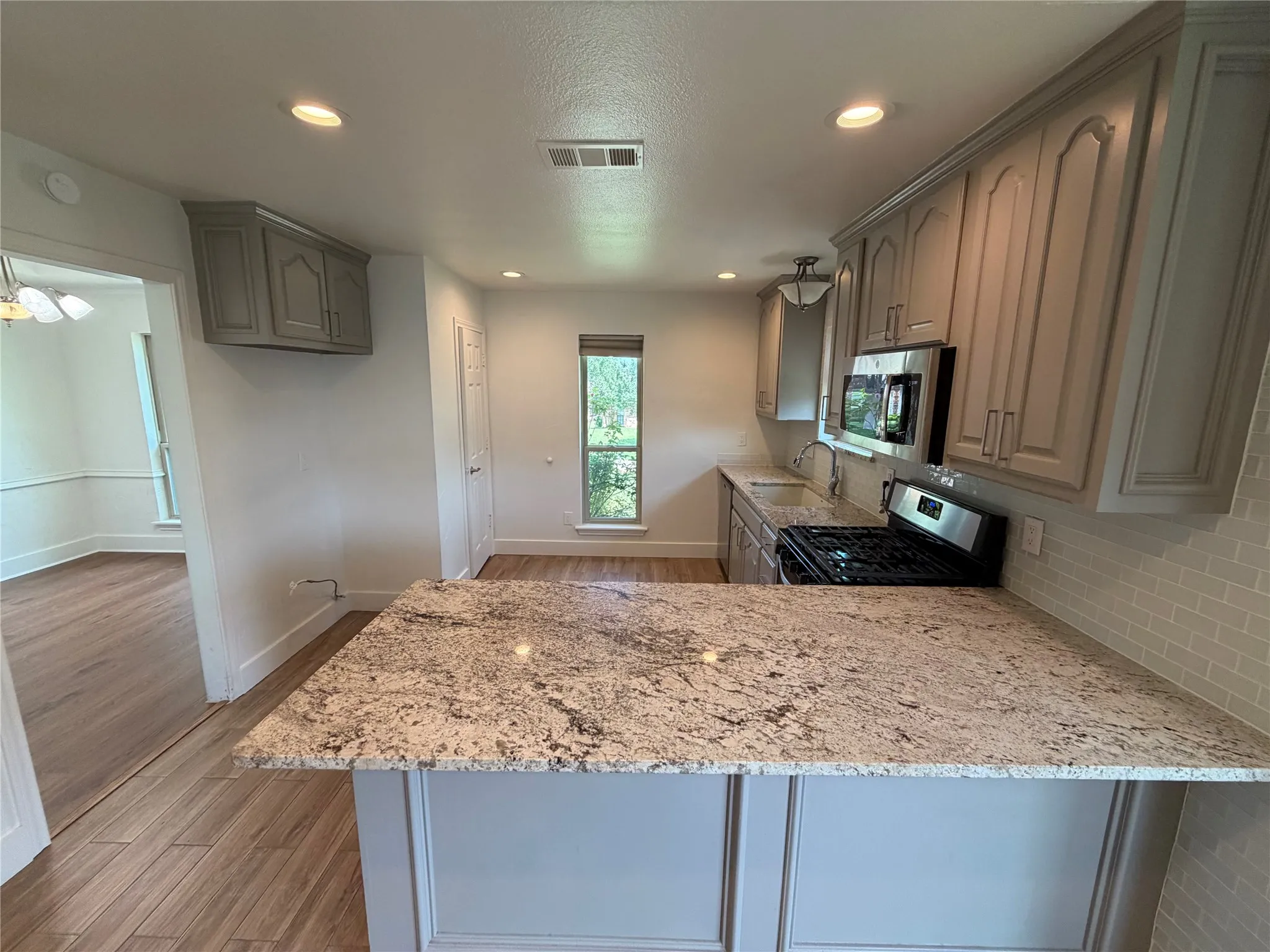 Single Family Residence For Rent in Dallas County , 4909 Van Ness Street, Garland, Texas 75043, 3 Bedroom, 2 Bathroom, Garage spaces, 1,944 Sqft, built in 1986, mls#21281142, Real Estate Agent in Garland, Homes For Rent in Dallas county, Homes For Rent in Garland, Realtor in Garland Texas, Real Estate Brokerage Independent Realty Texas, Luminita Cordes Realtor