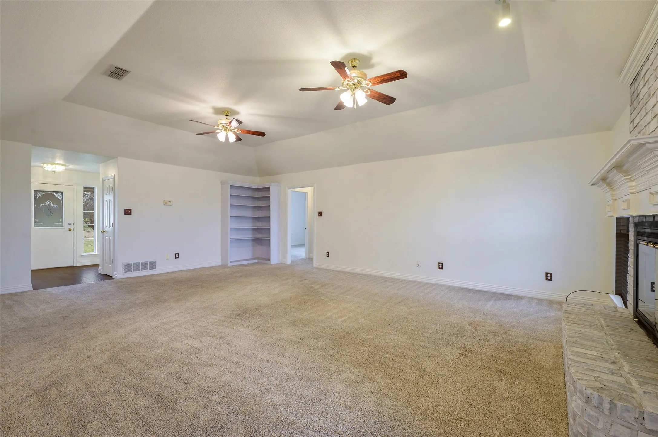Single Family Residence For Sale in Denton County , 11278 Jackson Road, Krum, Texas 76249, 3 Bedrooms, 3 Bathrooms, 2 Garage spaces, 2,379 Sqft, built in 1995, Price $949,000, mls#21281145, Real Estate Agent in Krum, Homes For Sale in Denton county, Homes For Sale in Krum, Realtor in Krum Texas, Real Estate Brokerage Independent Realty Texas, Luminita Cordes Realtor