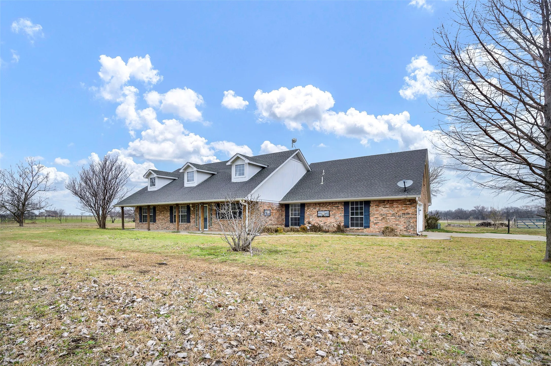 Single Family Residence For Sale in Denton County , 11278 Jackson Road, Krum, Texas 76249, 3 Bedrooms, 3 Bathrooms, 2 Garage spaces, 2,379 Sqft, built in 1995, Price $949,000, mls#21281145, Real Estate Agent in Krum, Homes For Sale in Denton county, Homes For Sale in Krum, Realtor in Krum Texas, Real Estate Brokerage Independent Realty Texas, Luminita Cordes Realtor