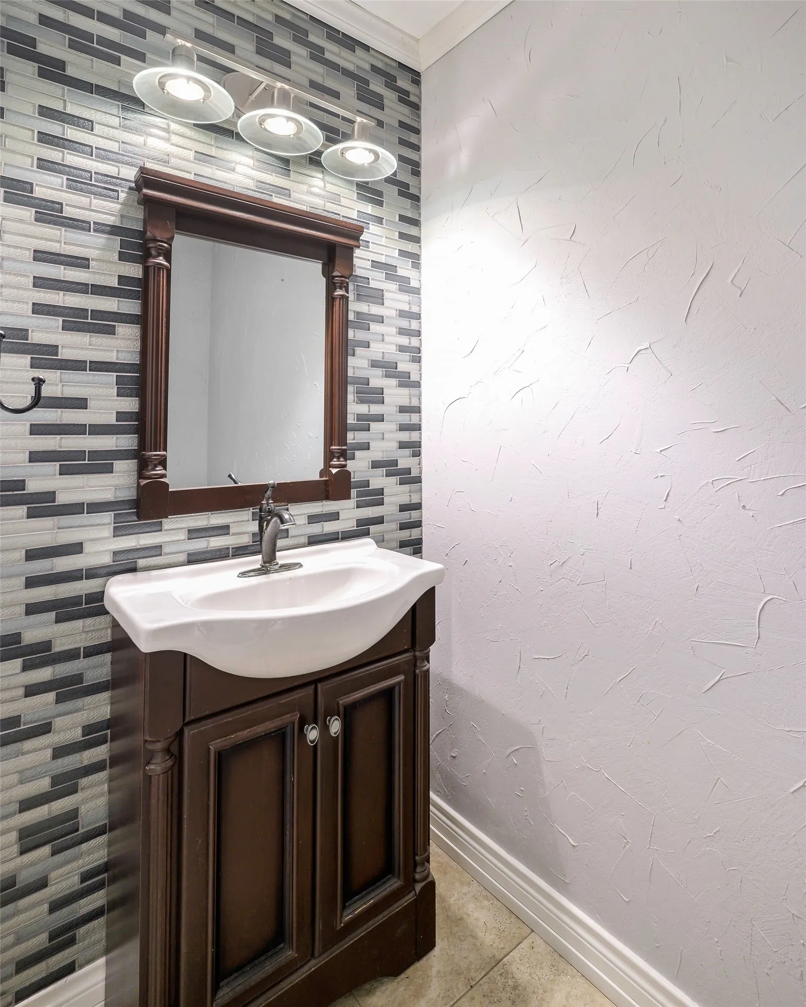 Single Family Residence For Sale in Denton County , 11278 Jackson Road, Krum, Texas 76249, 3 Bedrooms, 3 Bathrooms, 2 Garage spaces, 2,379 Sqft, built in 1995, Price $949,000, mls#21281145, Real Estate Agent in Krum, Homes For Sale in Denton county, Homes For Sale in Krum, Realtor in Krum Texas, Real Estate Brokerage Independent Realty Texas, Luminita Cordes Realtor