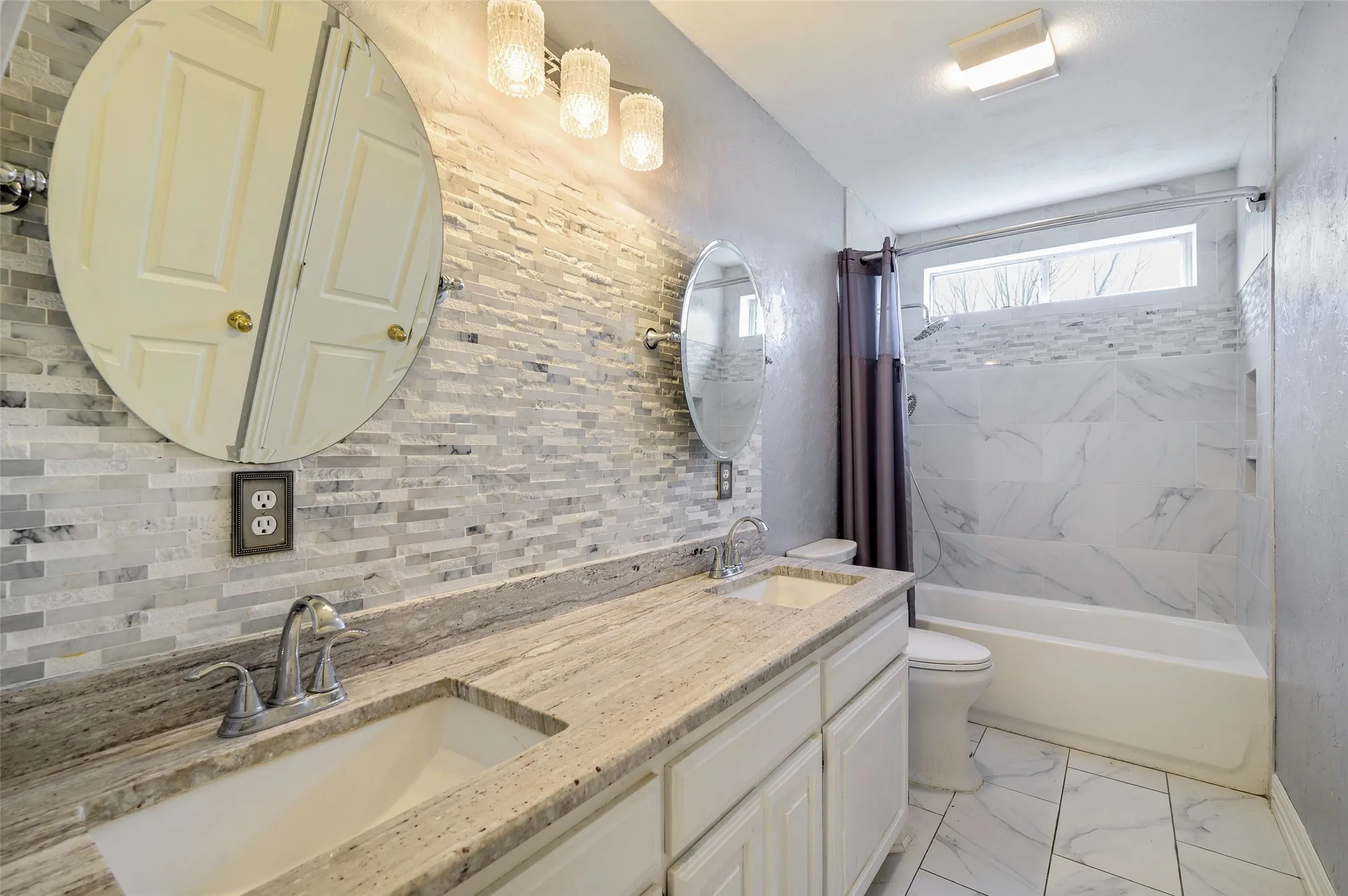 Single Family Residence For Sale in Denton County , 11278 Jackson Road, Krum, Texas 76249, 3 Bedrooms, 3 Bathrooms, 2 Garage spaces, 2,379 Sqft, built in 1995, Price $949,000, mls#21281145, Real Estate Agent in Krum, Homes For Sale in Denton county, Homes For Sale in Krum, Realtor in Krum Texas, Real Estate Brokerage Independent Realty Texas, Luminita Cordes Realtor